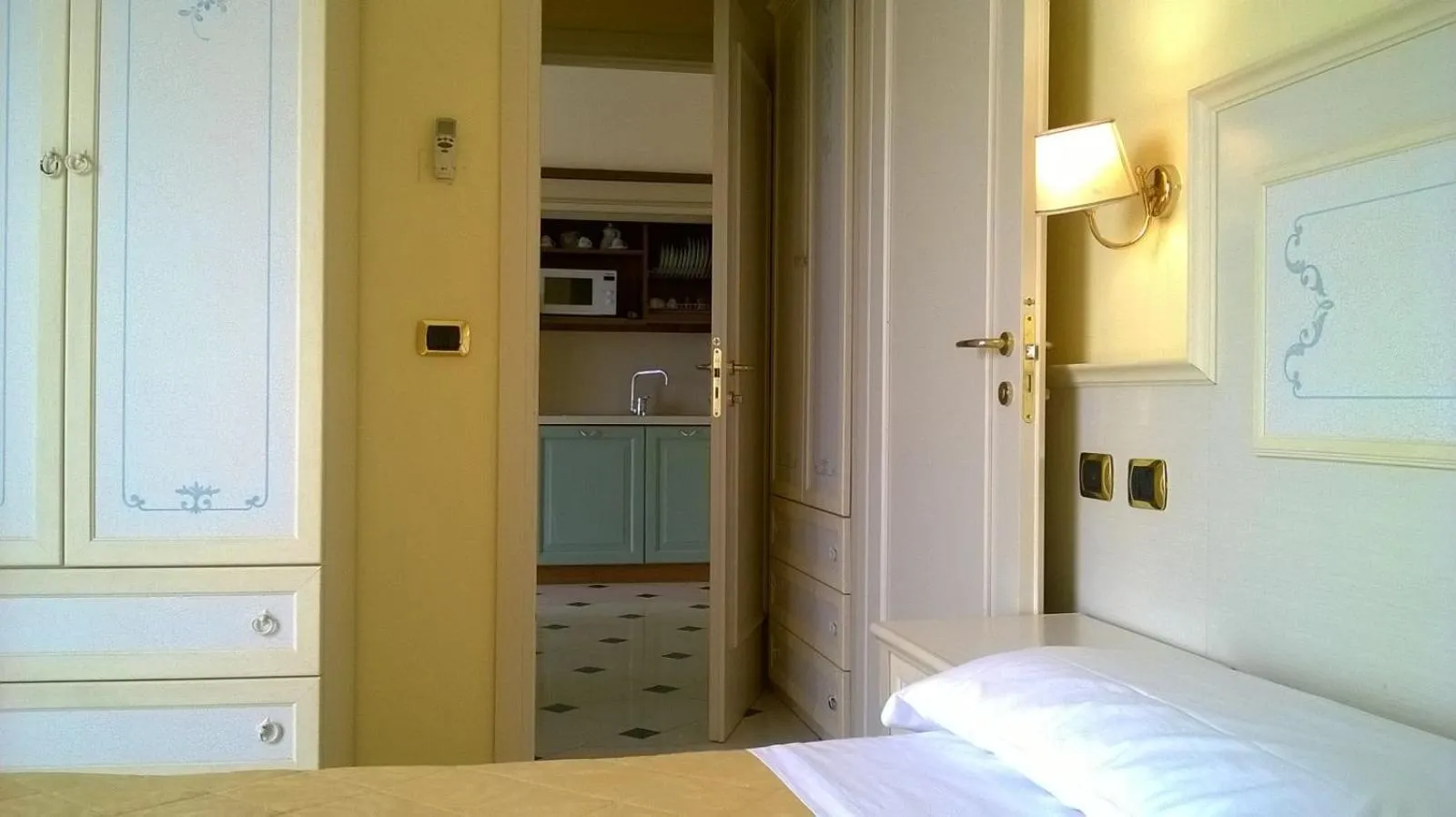 Kitchen or kitchenette in Residence Record