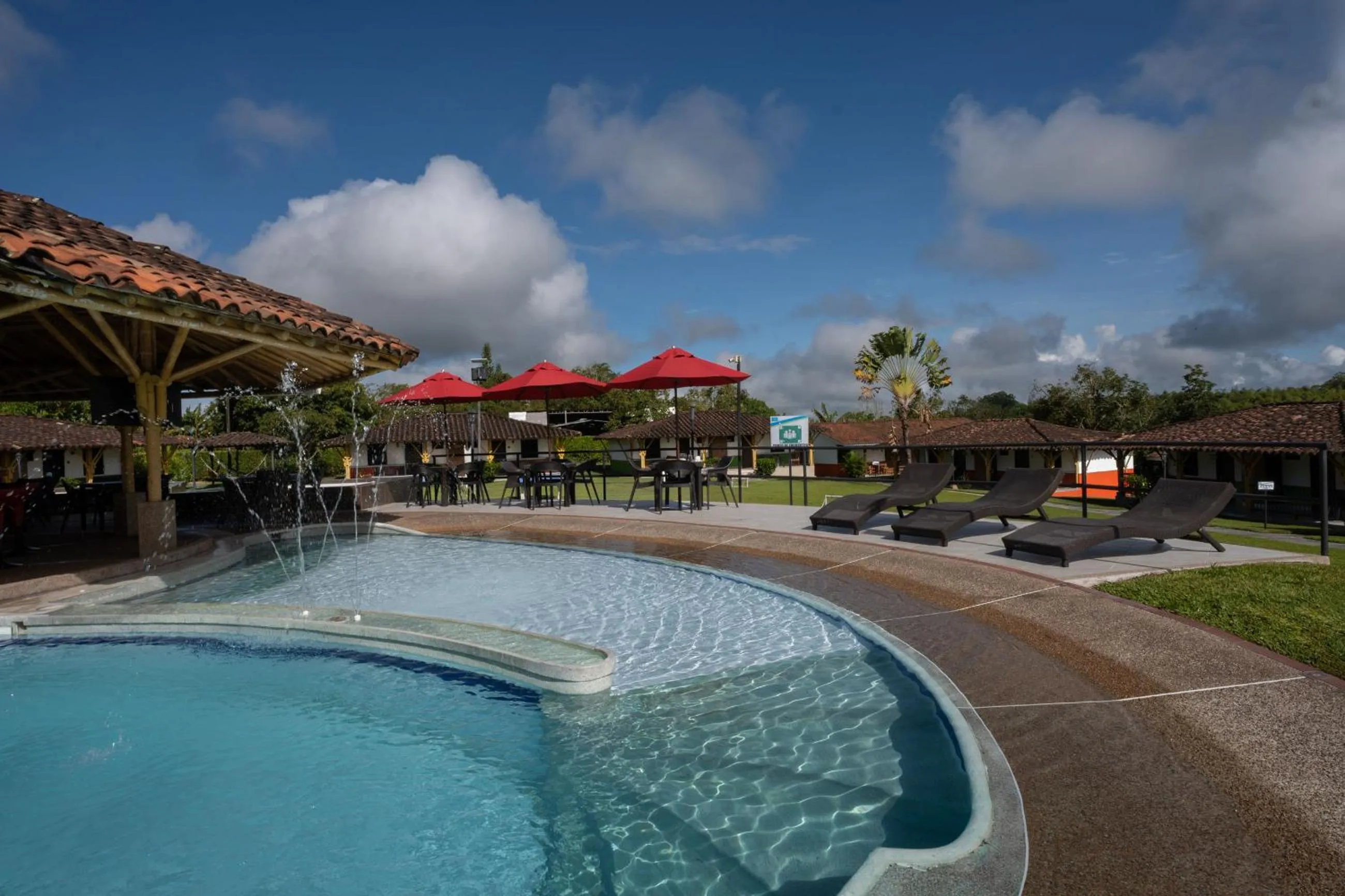 Pool view in Hotel Campestre Montecarlo