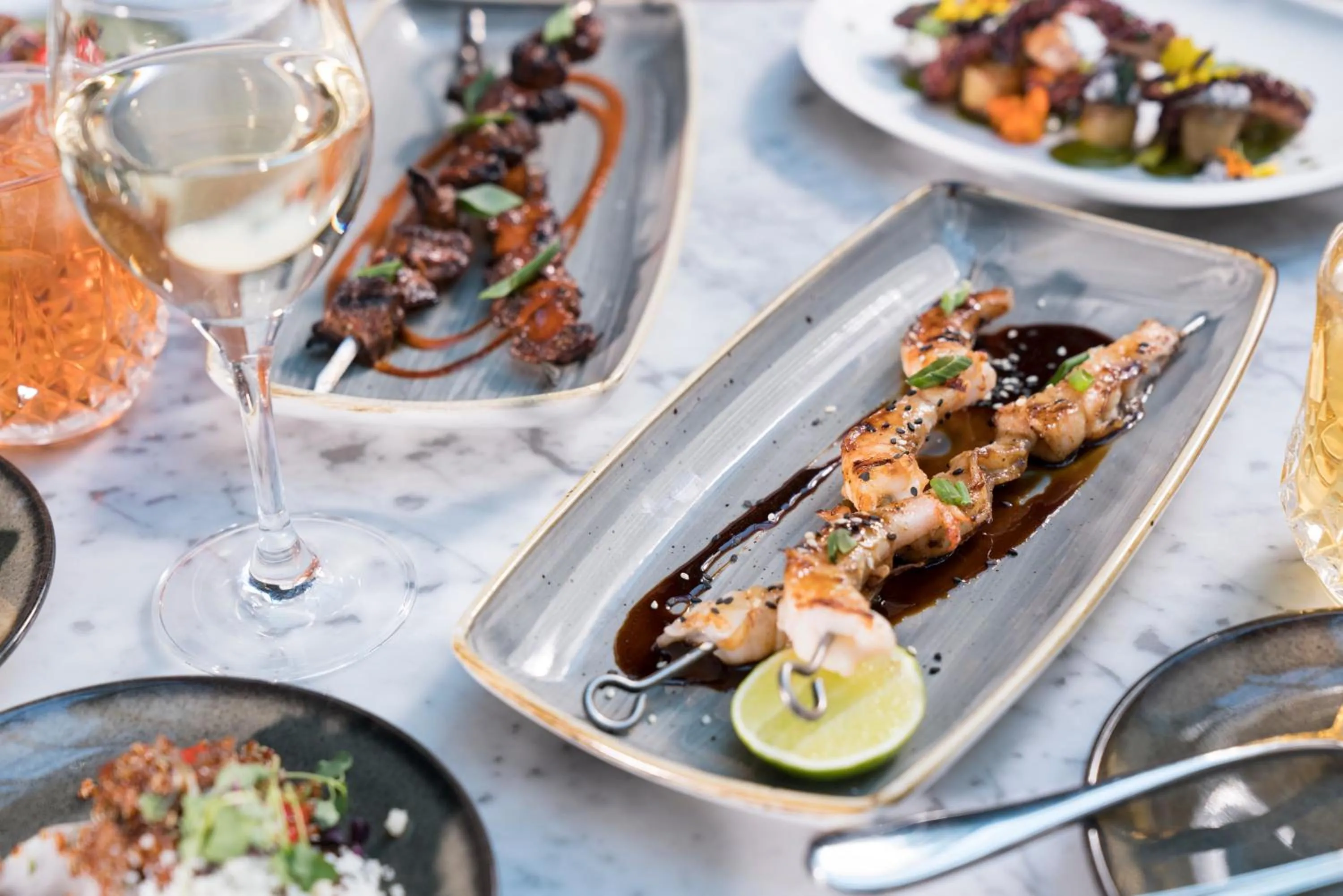 Restaurant/places to eat in Kimpton Gray Hotel Chicago by IHG