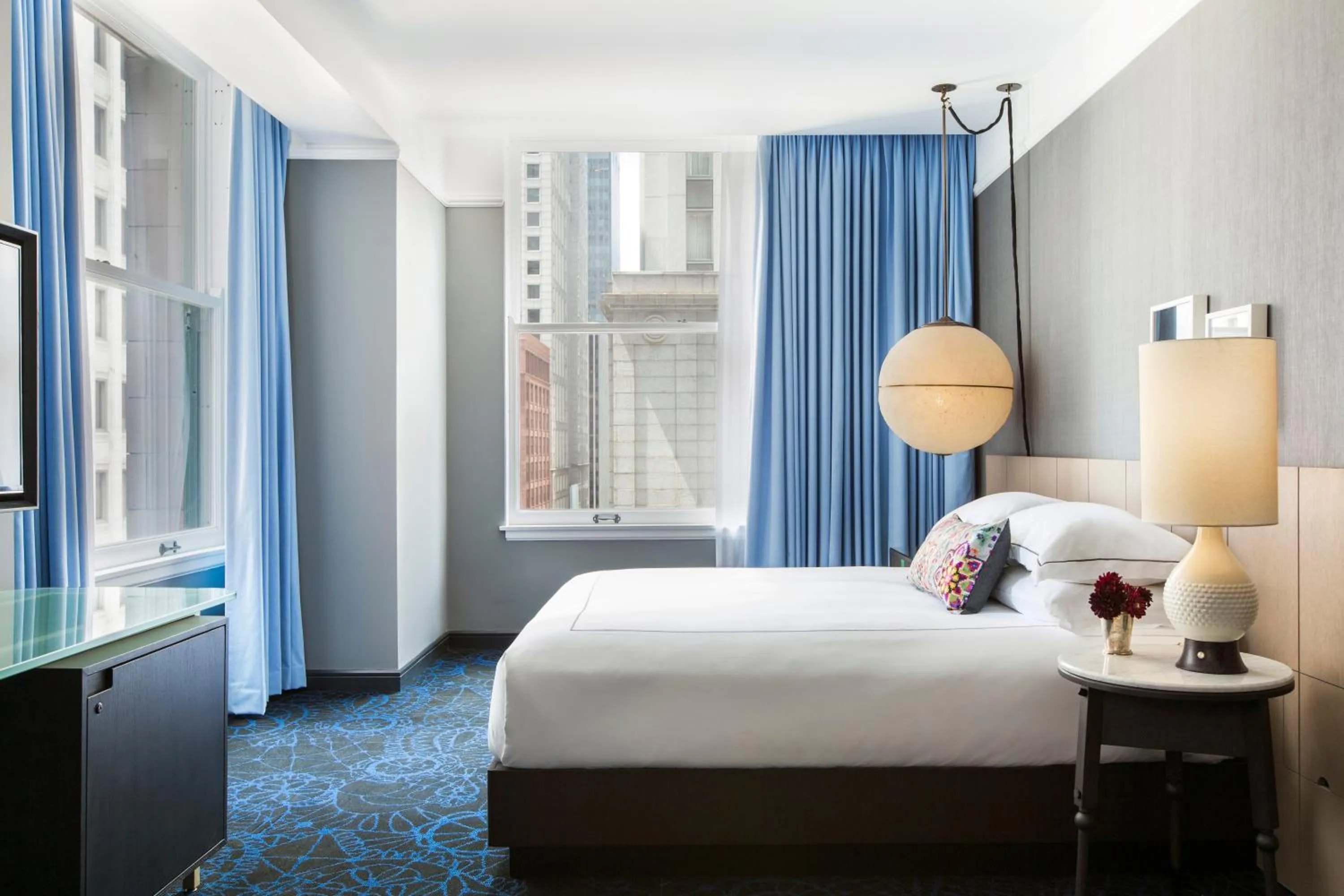 Photo of the whole room, Bed in Kimpton Gray Hotel Chicago by IHG