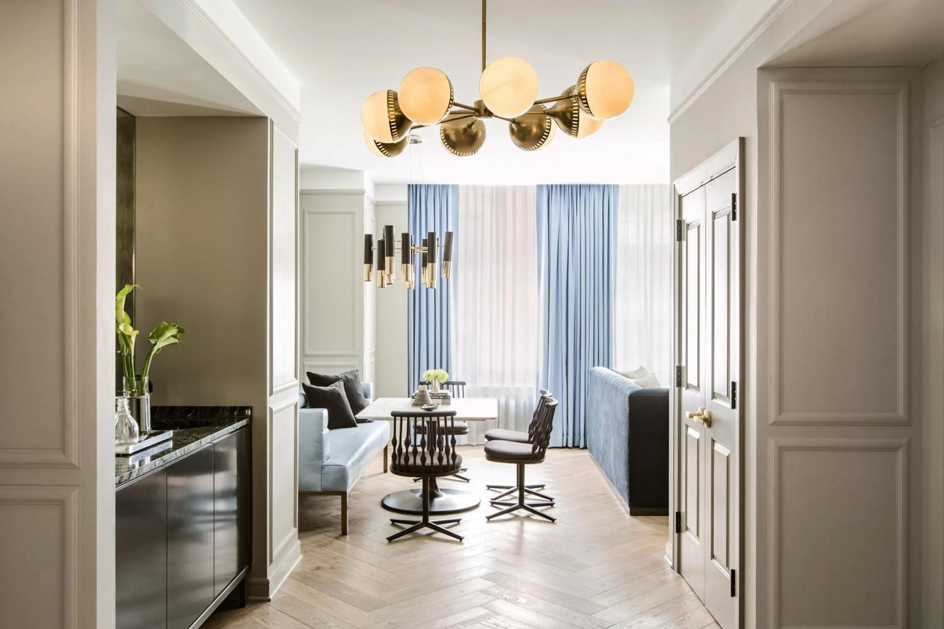 Photo of the whole room in Kimpton Gray Hotel Chicago by IHG