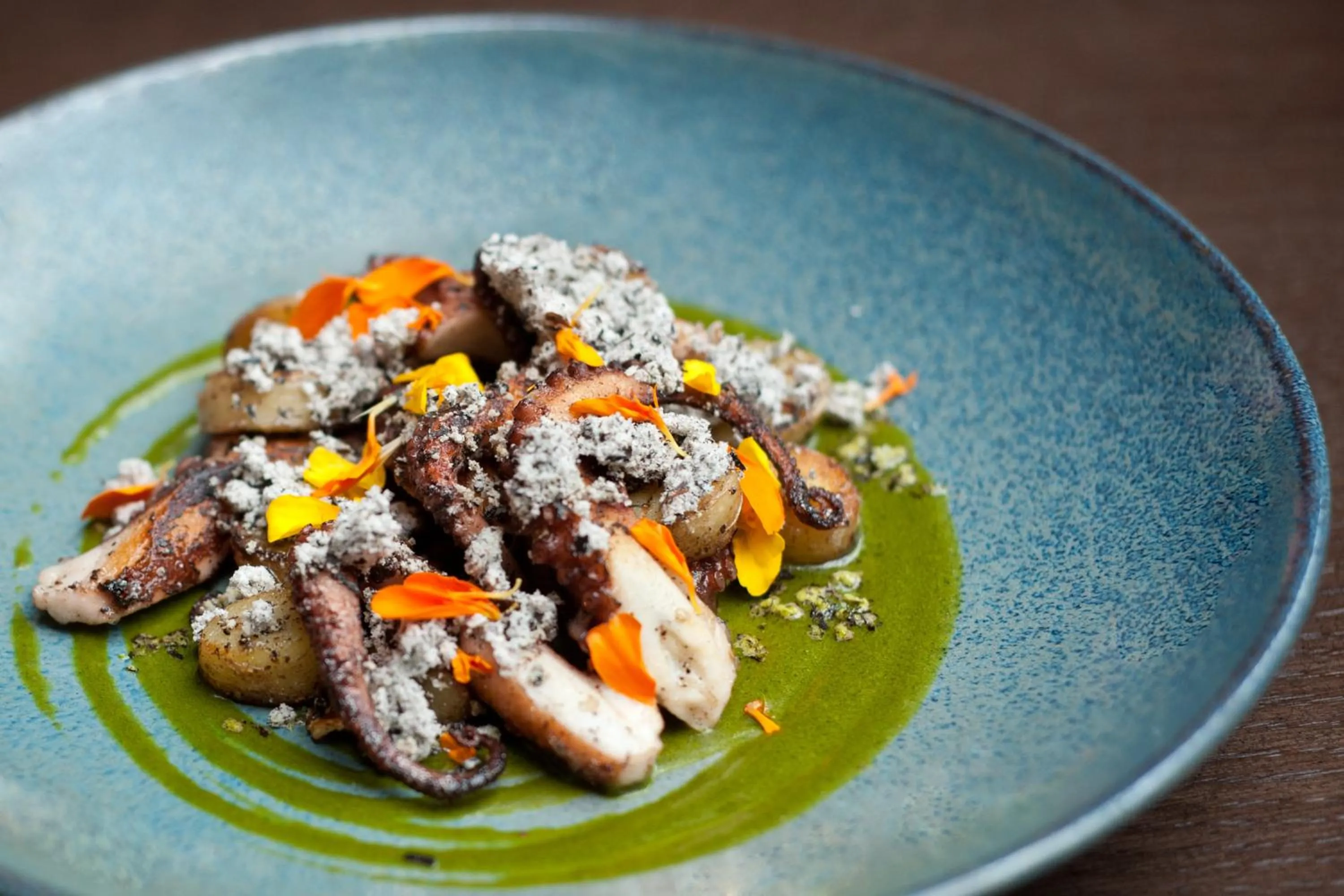 Lounge or bar in Kimpton Gray Hotel Chicago by IHG