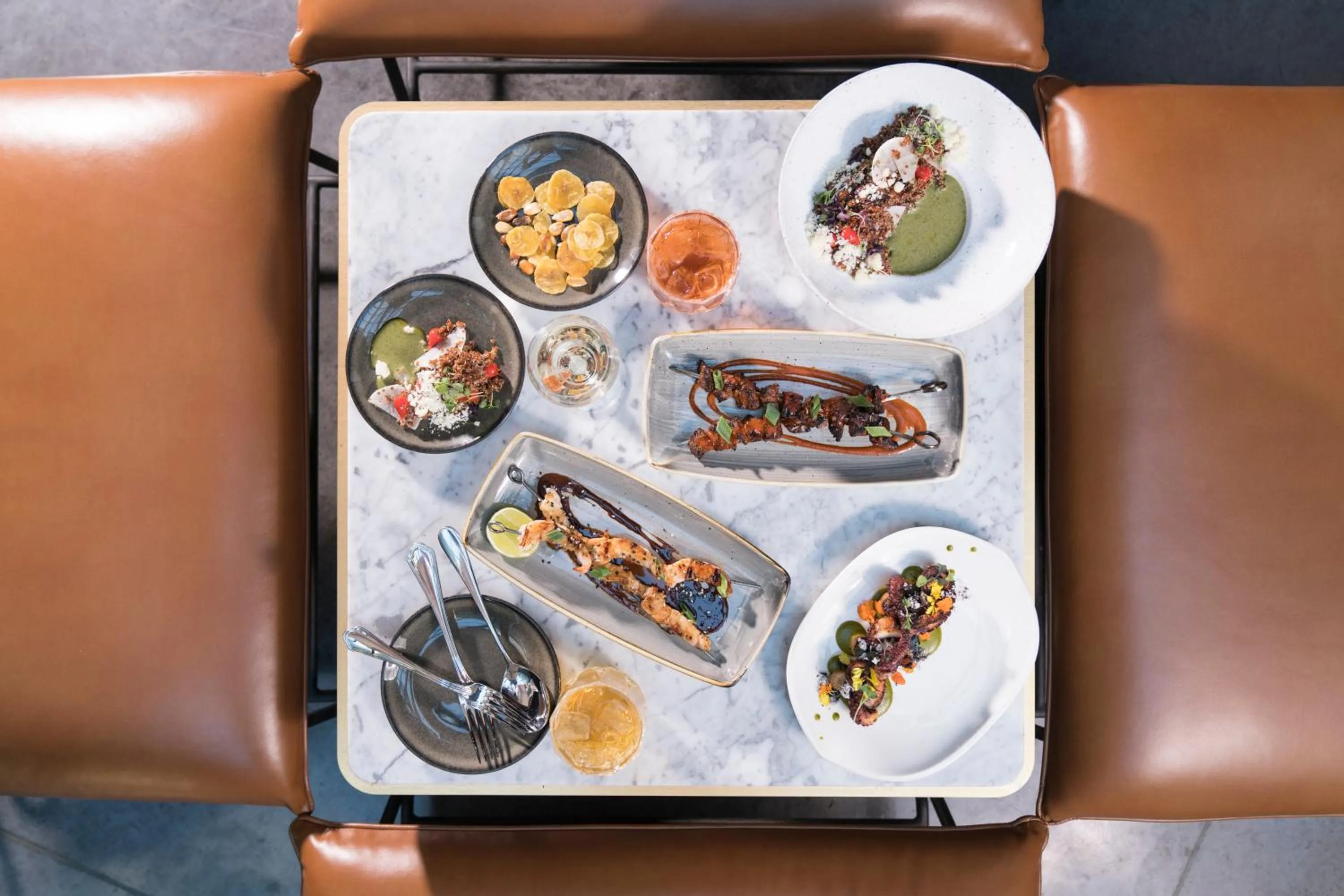 Restaurant/places to eat in Kimpton Gray Hotel Chicago by IHG