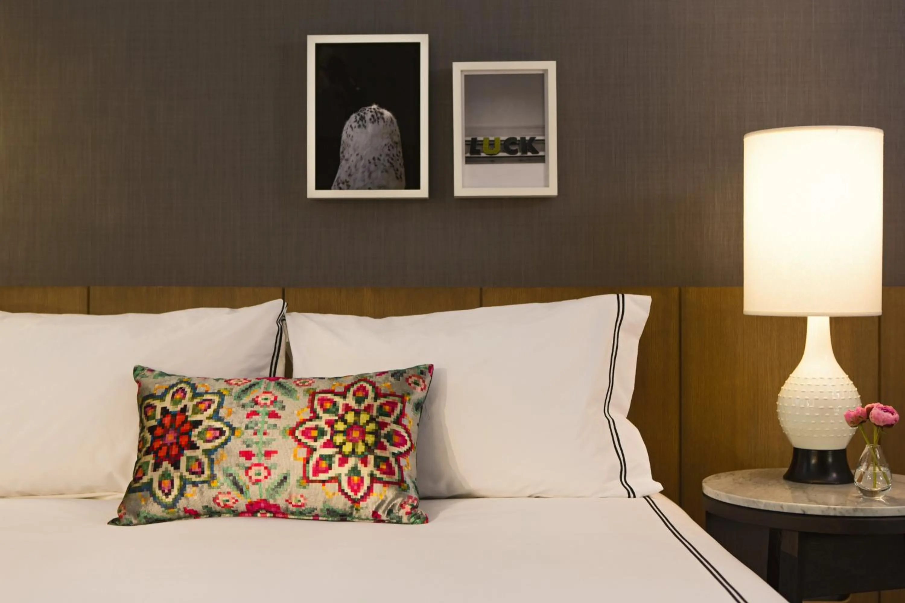 Photo of the whole room, Bed in Kimpton Gray Hotel Chicago by IHG