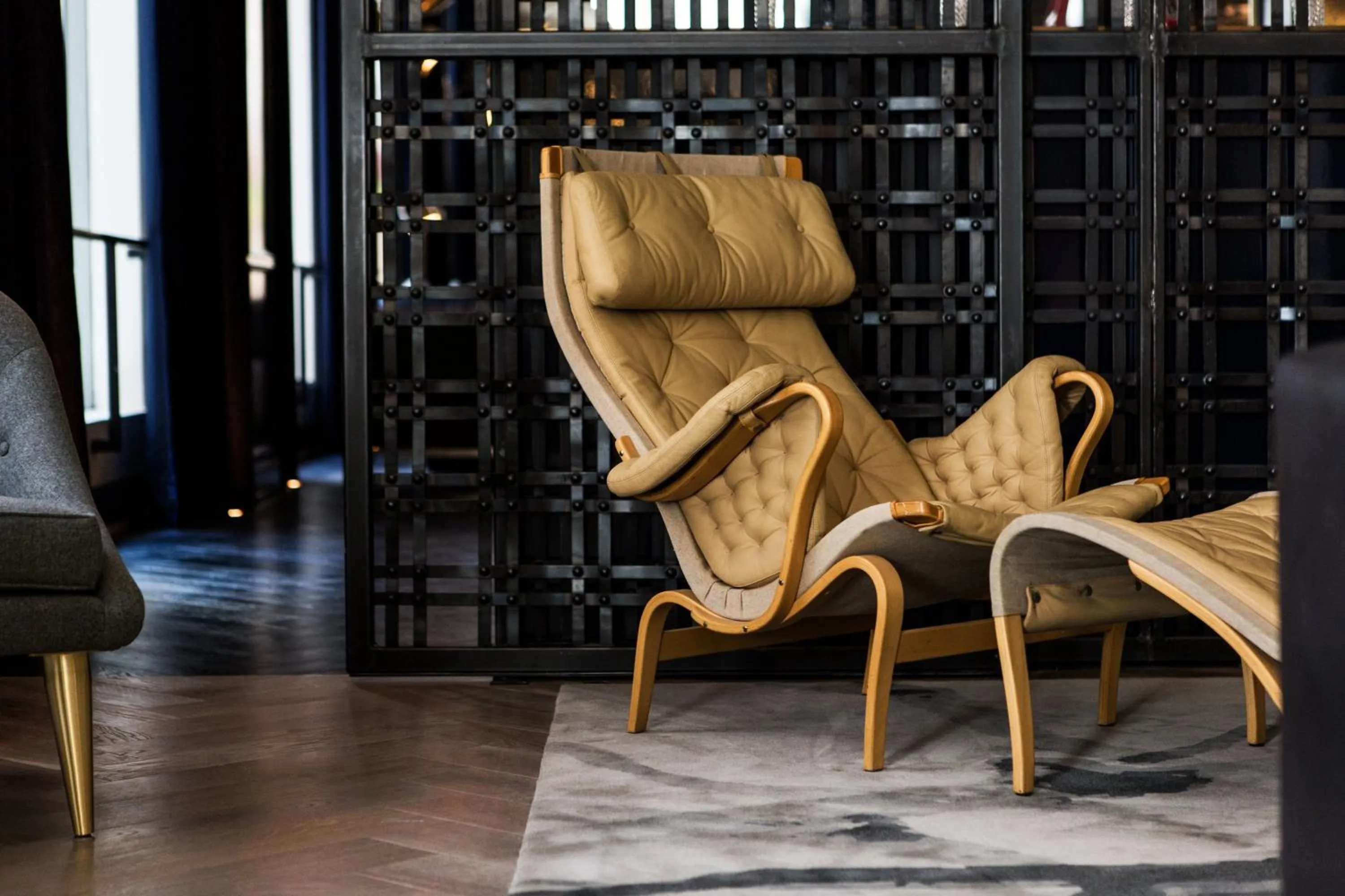 Property building in Kimpton Gray Hotel Chicago by IHG