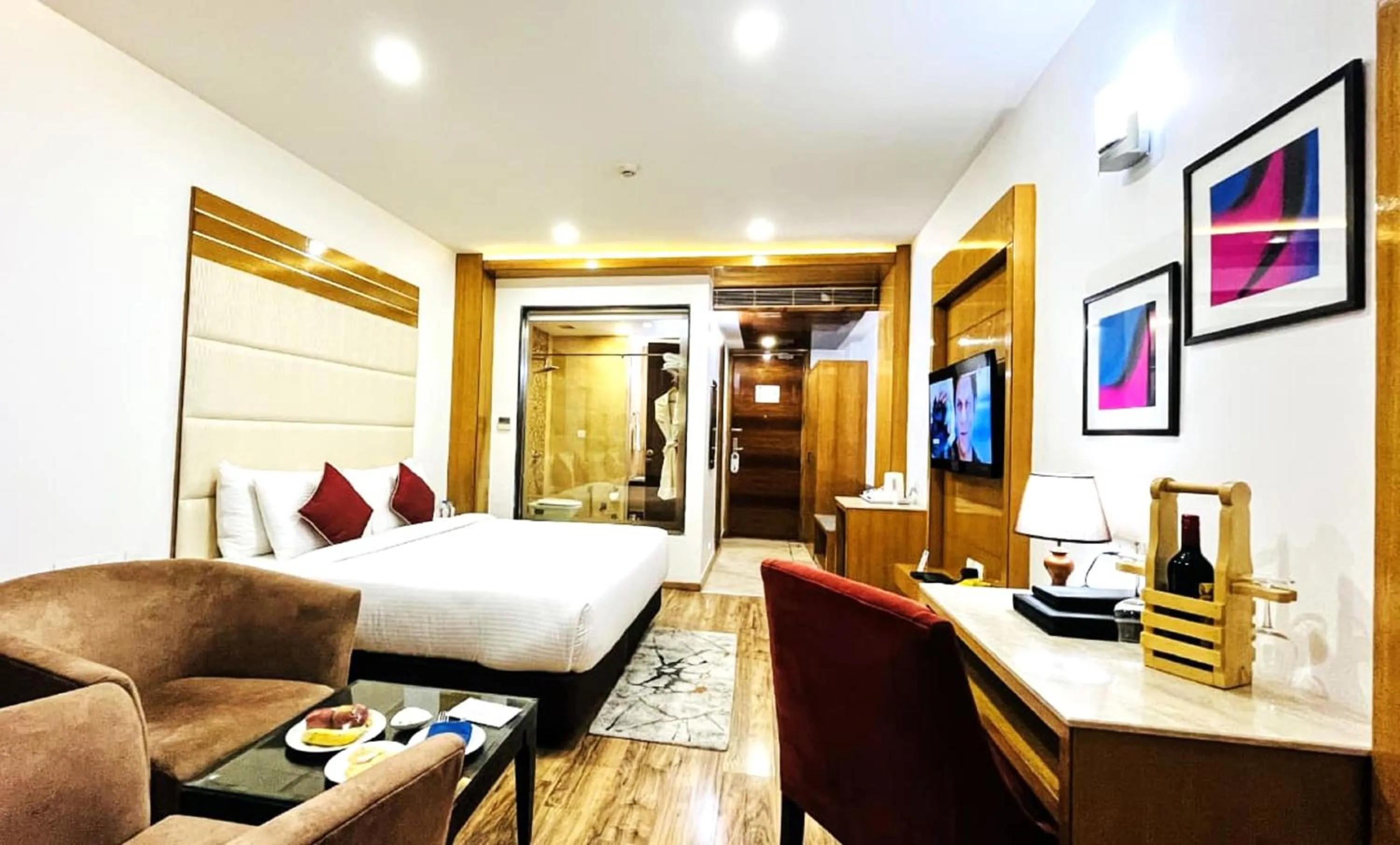 Mountain view, Bed in JK Clarks Exotica - Centrally Located with Stunning Valley View