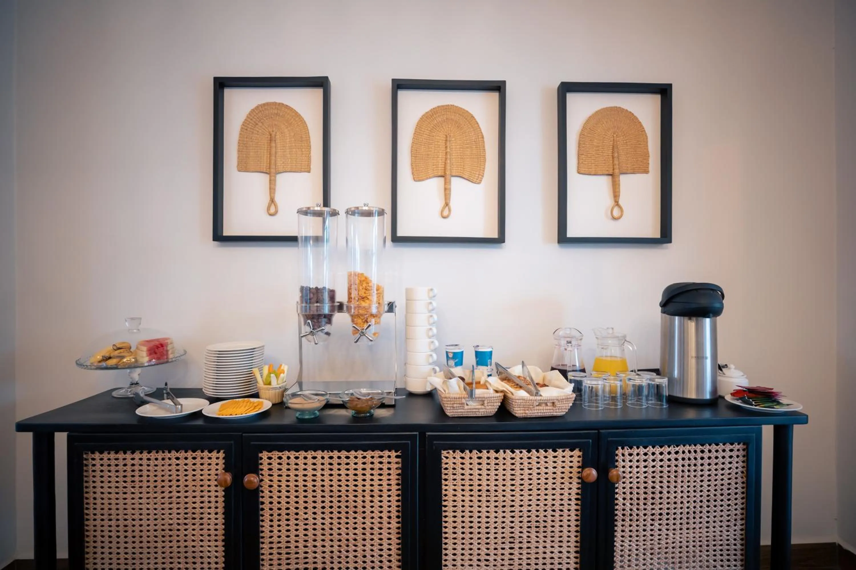 Buffet breakfast in Brubru Lodge