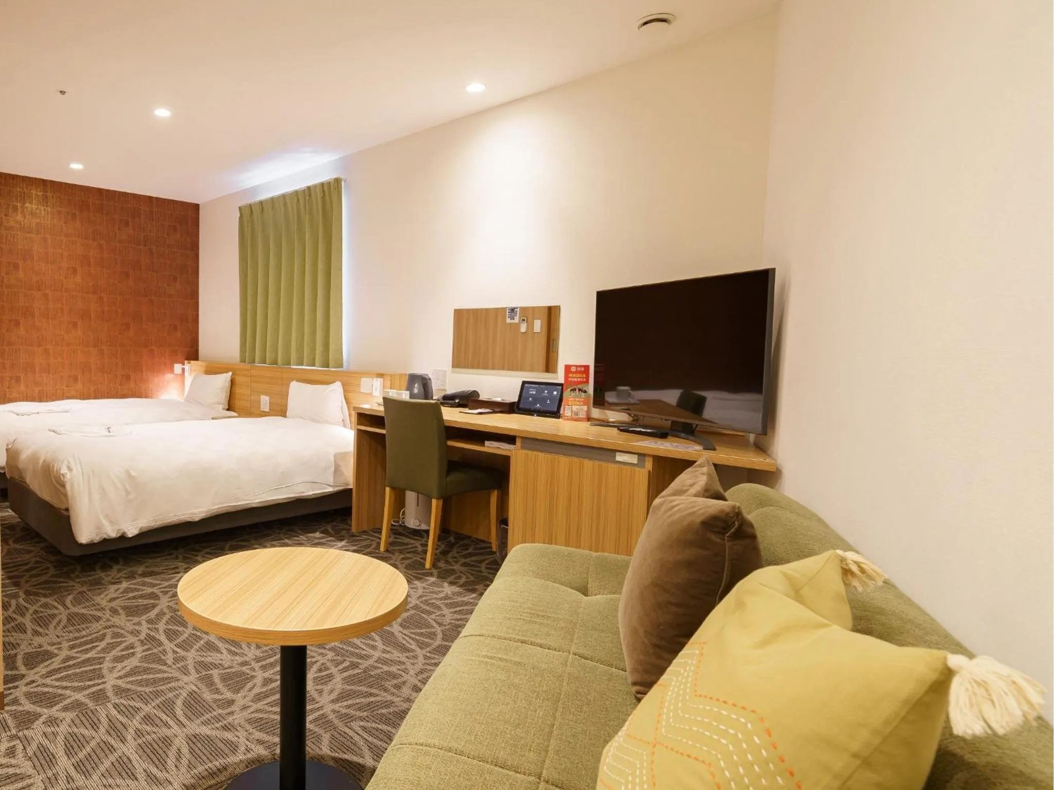 Bedroom, Bed in Sakura Garden Hotel