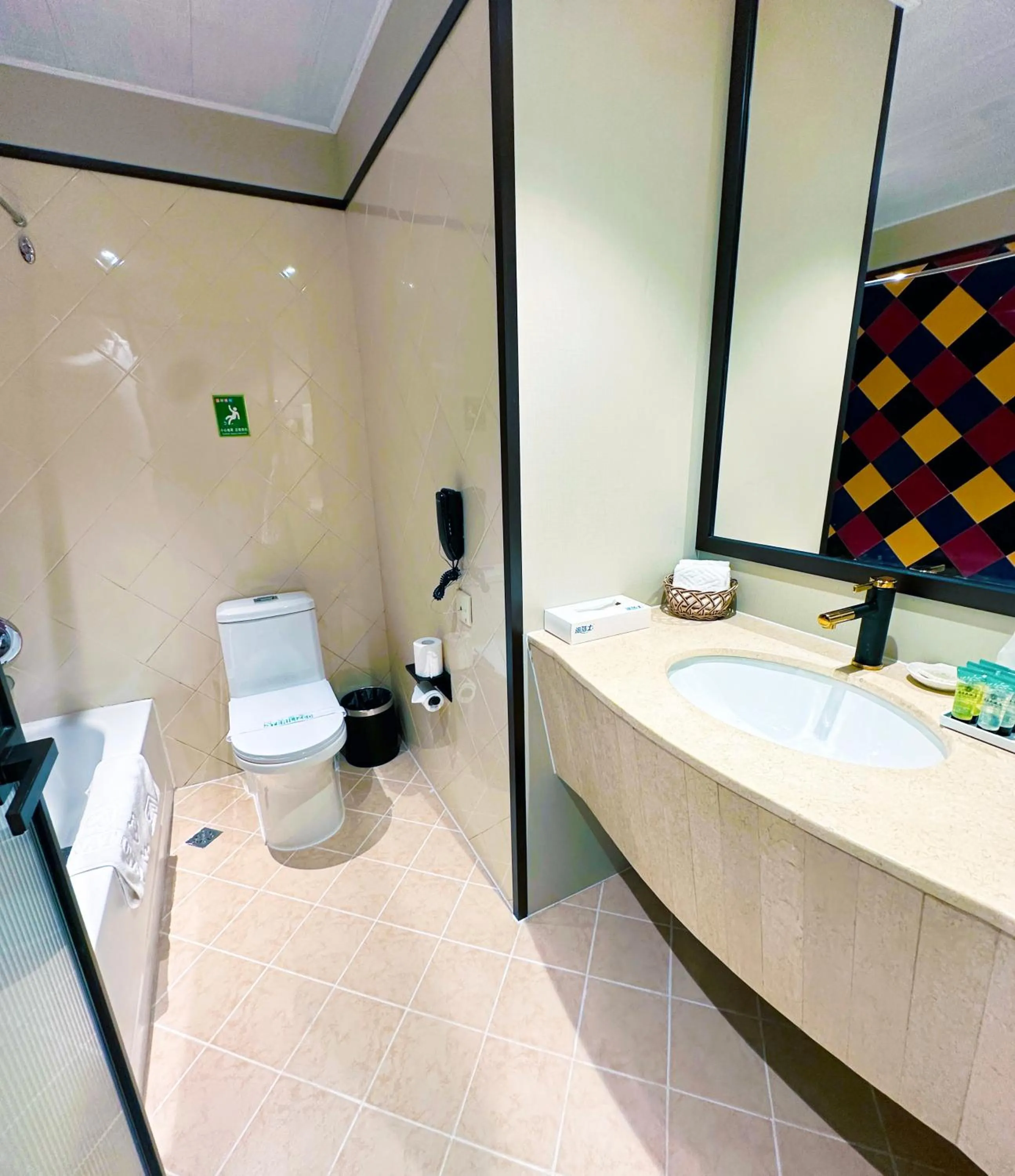 Toilet in National Jade Hotel