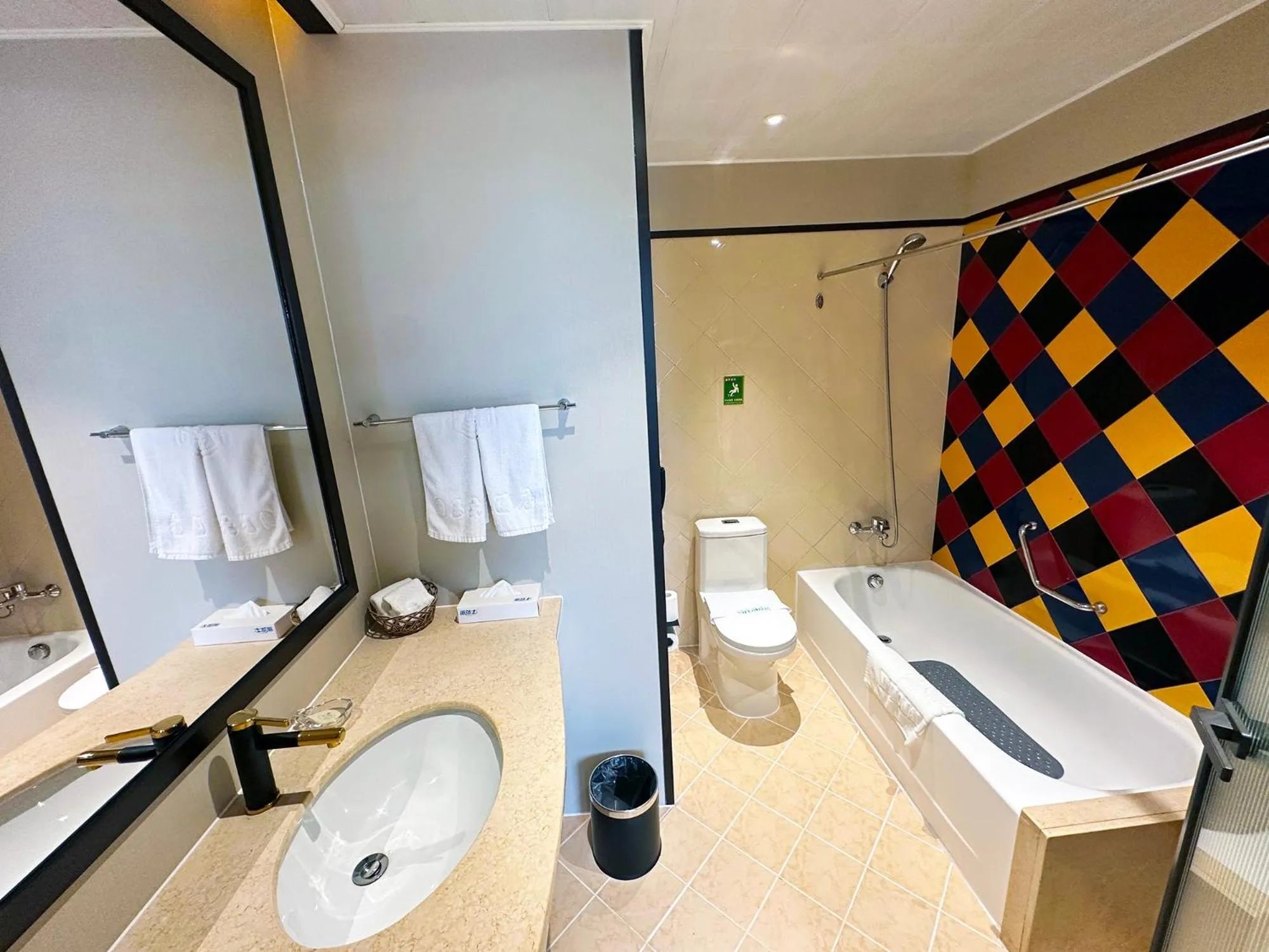 Toilet in National Jade Hotel