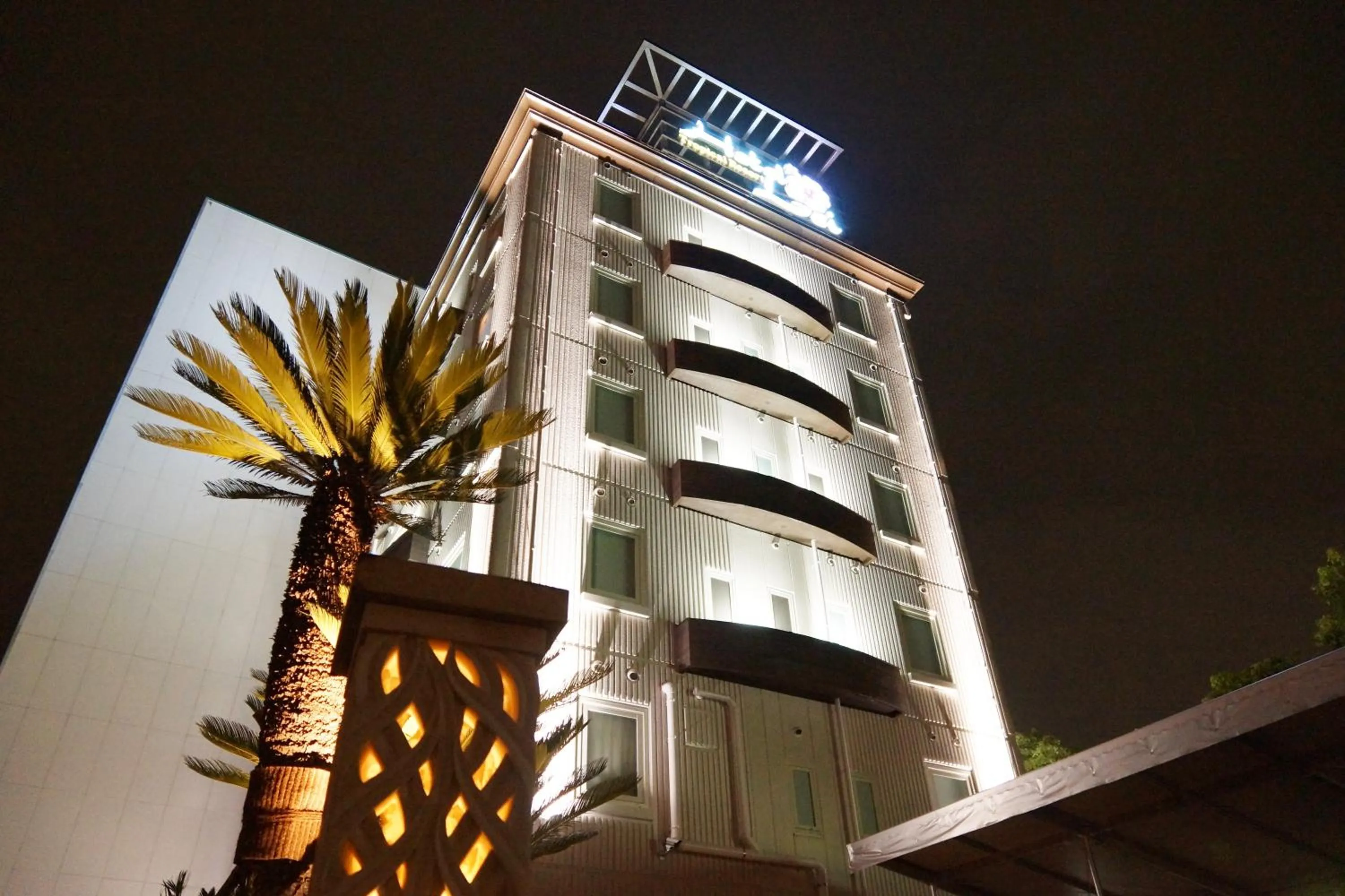 Facade/entrance in Hotel Lei