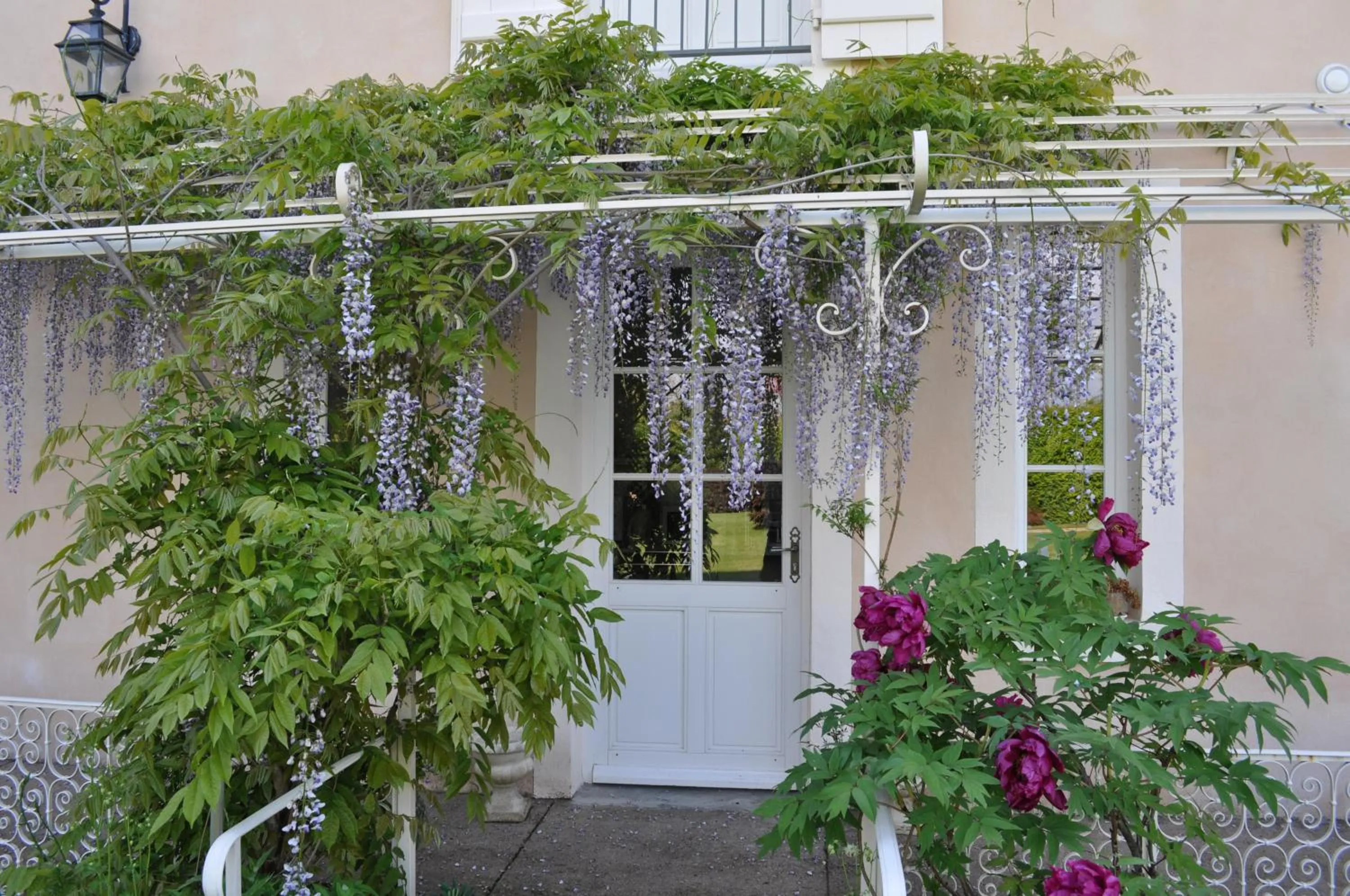 Facade/entrance in Hôtel Le Clos