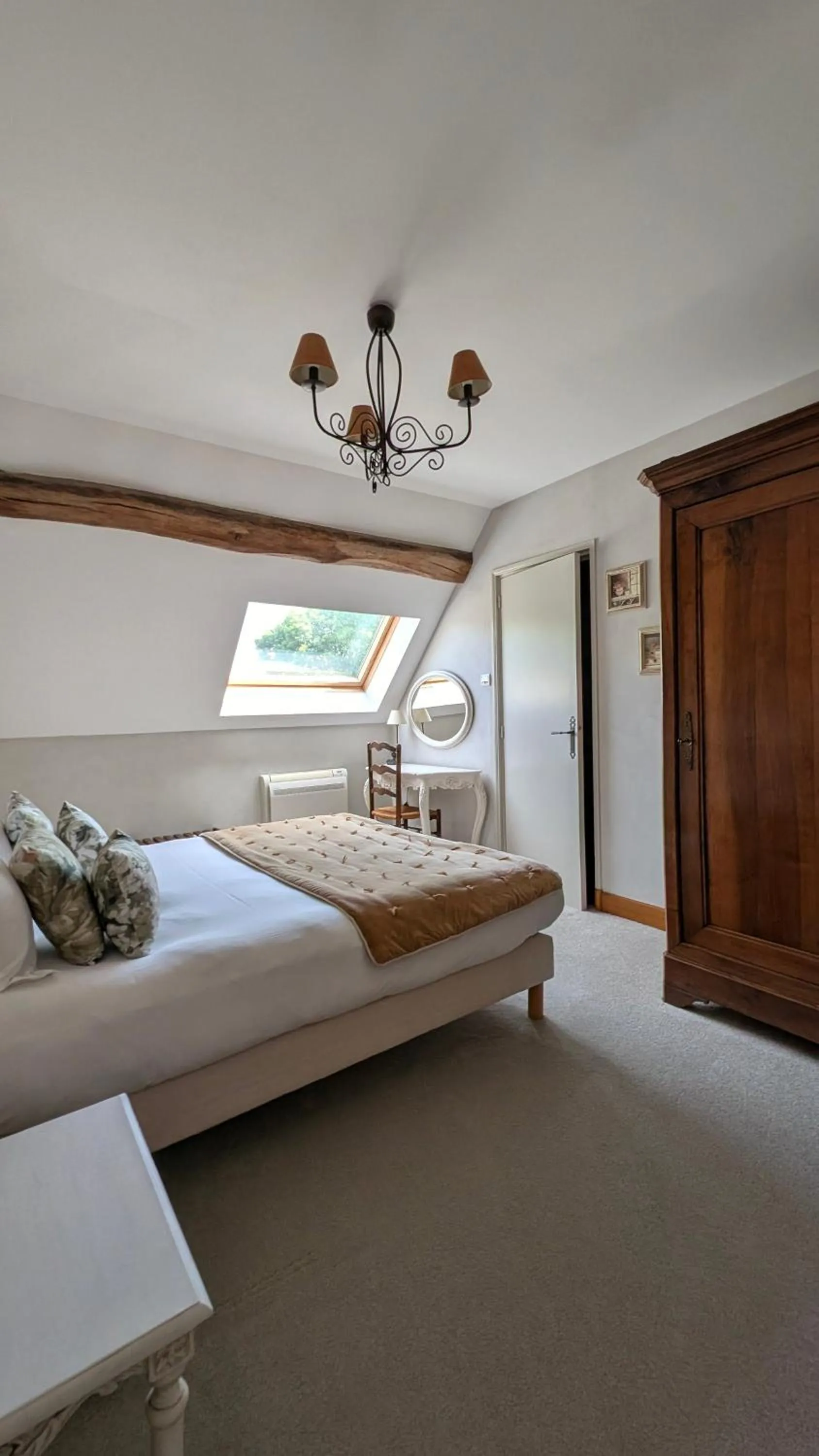 Bed in Hôtel Le Clos