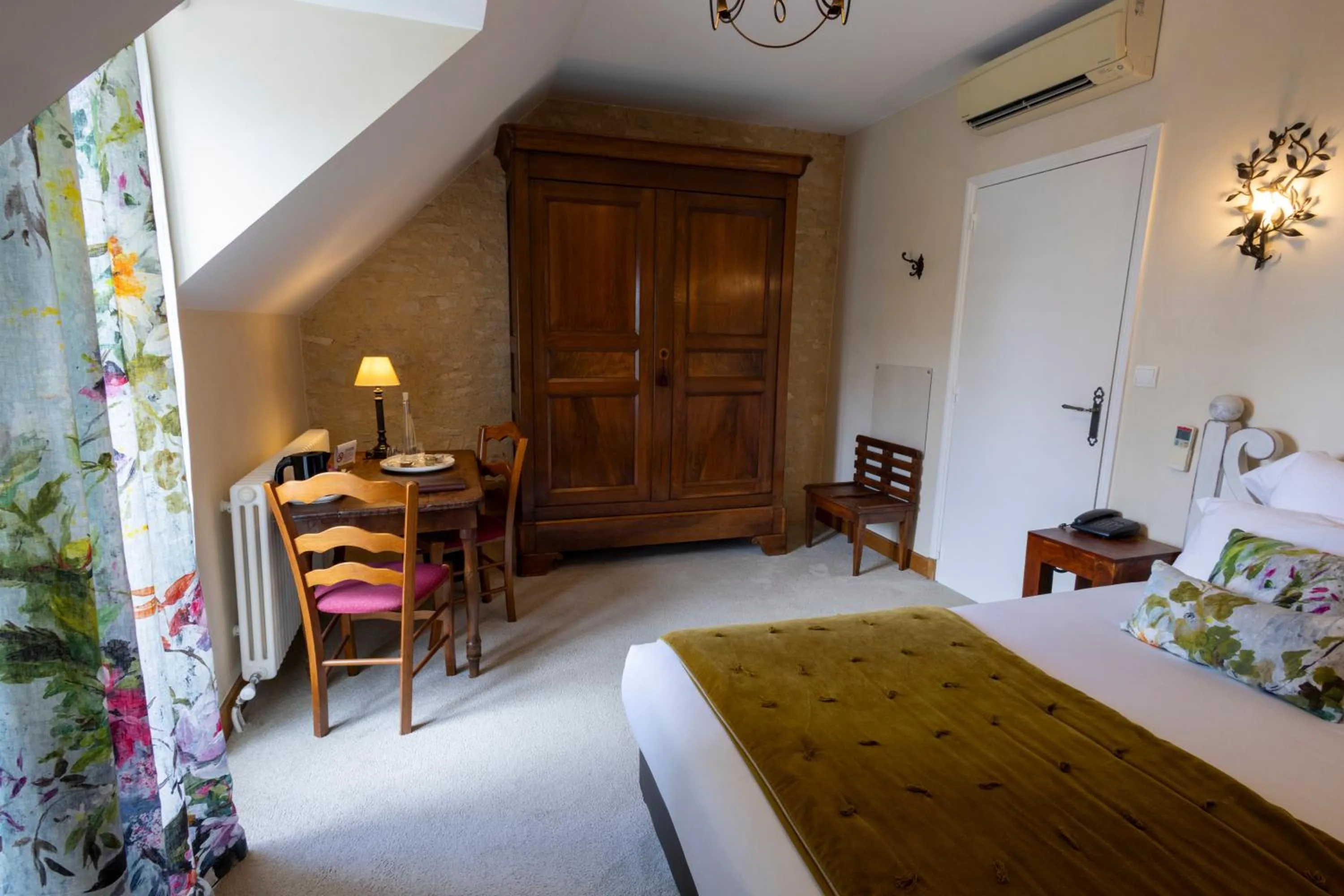 Bed in Hôtel Le Clos