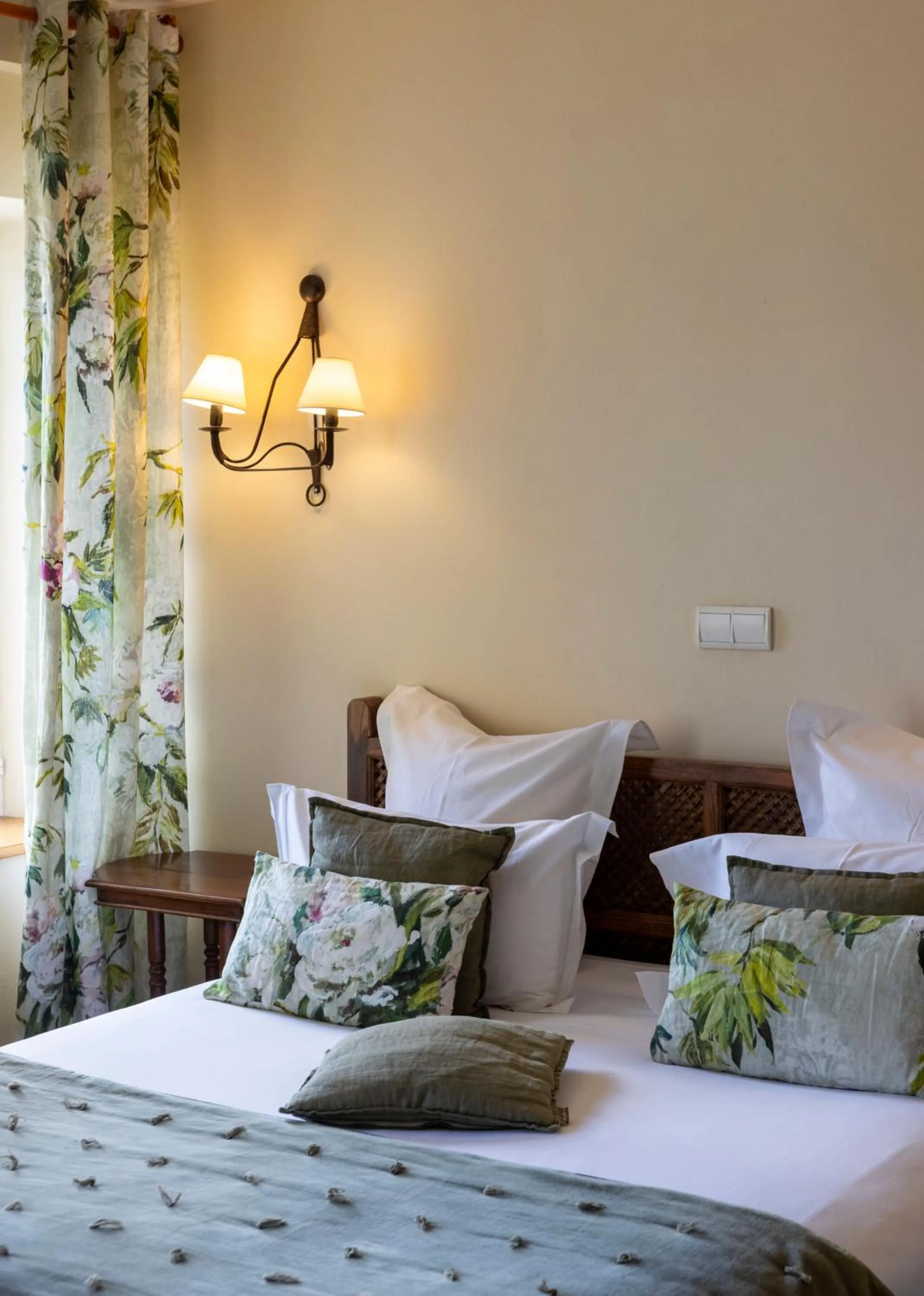 Bed in Hôtel Le Clos