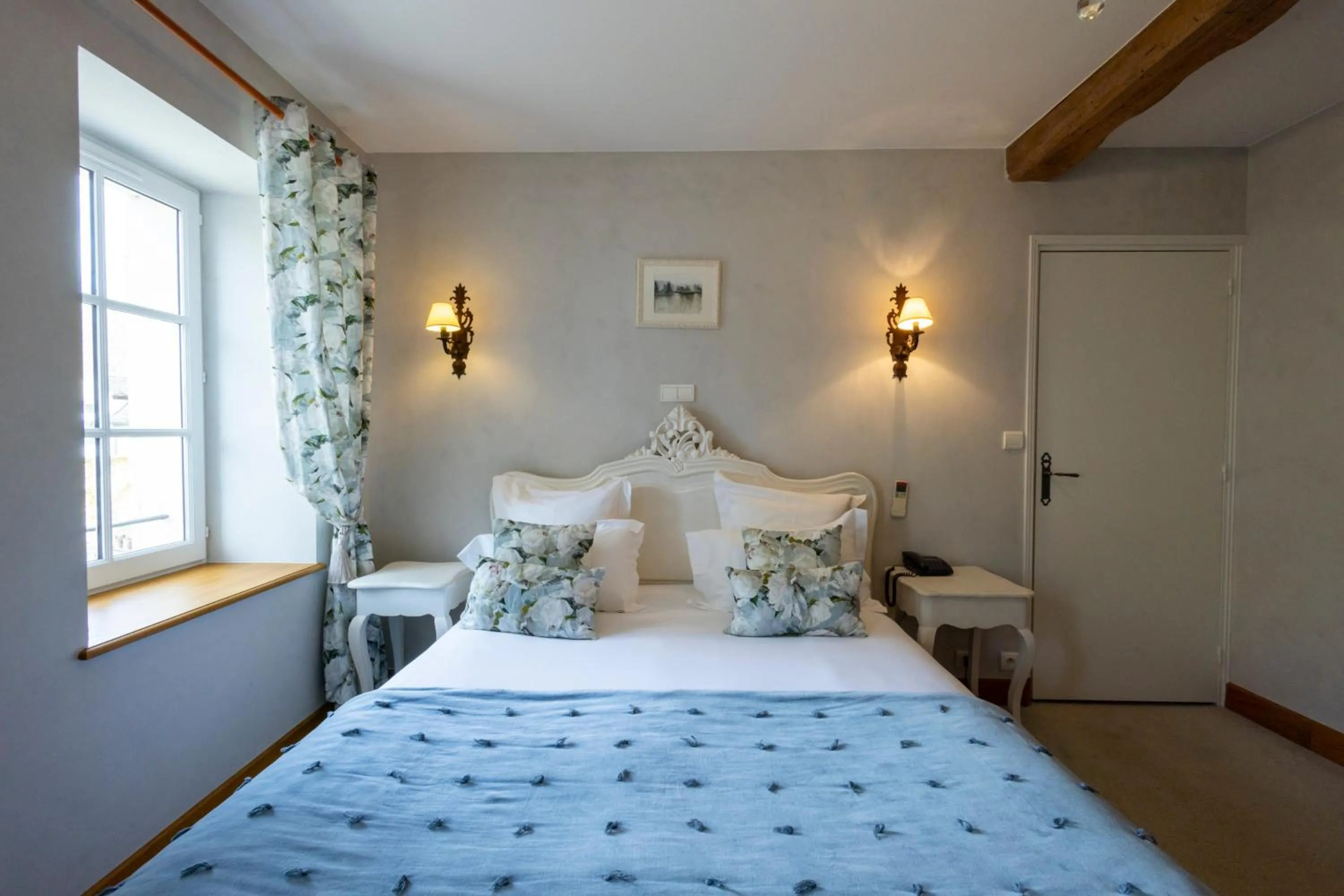 Bed in Hôtel Le Clos