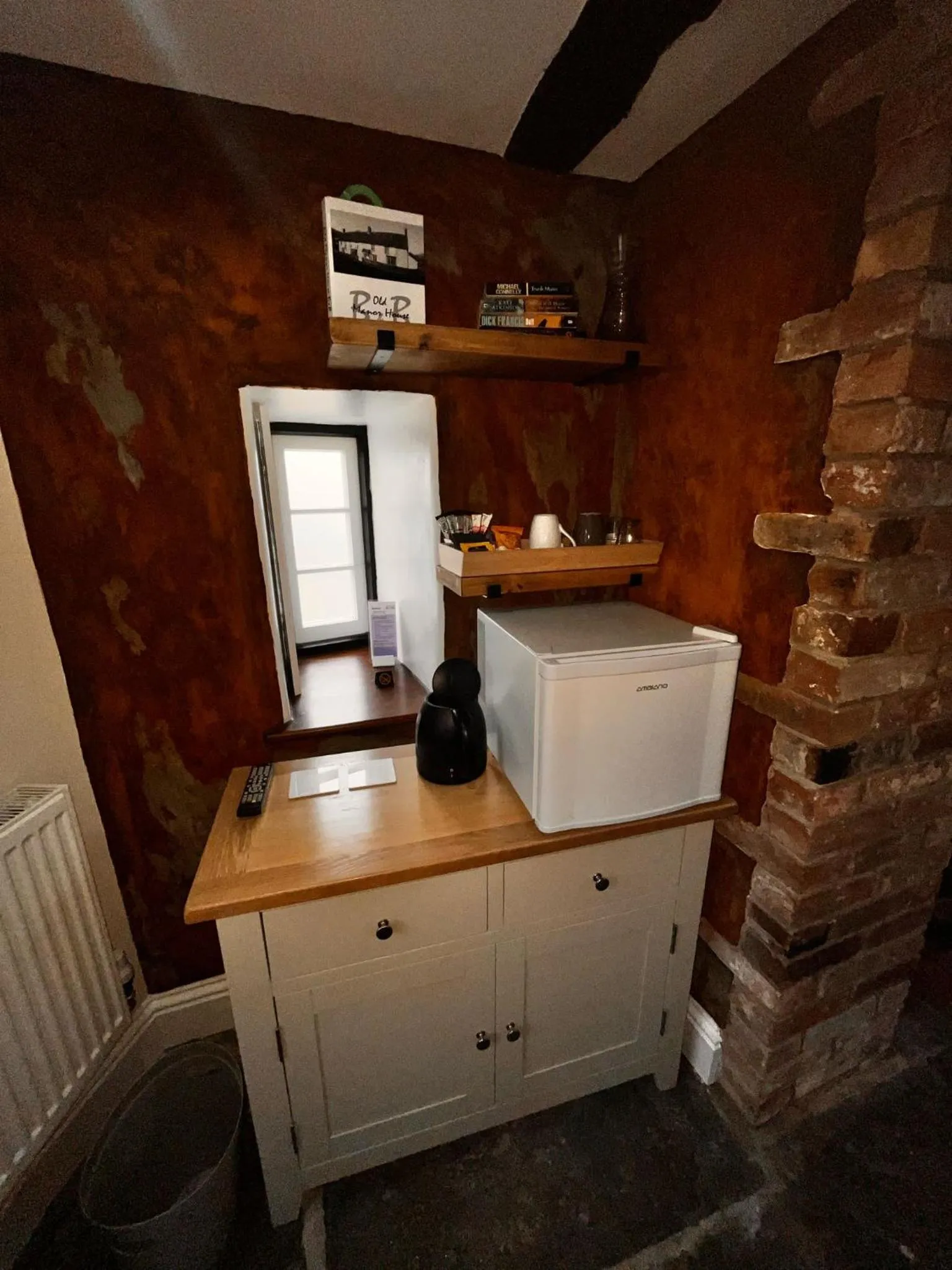 Coffee/tea facilities in Old Manor House