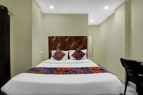 FabHotel Star Light B