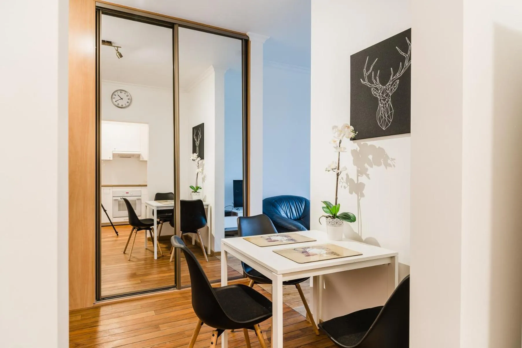 Dining area in Warsaw Aparthotel