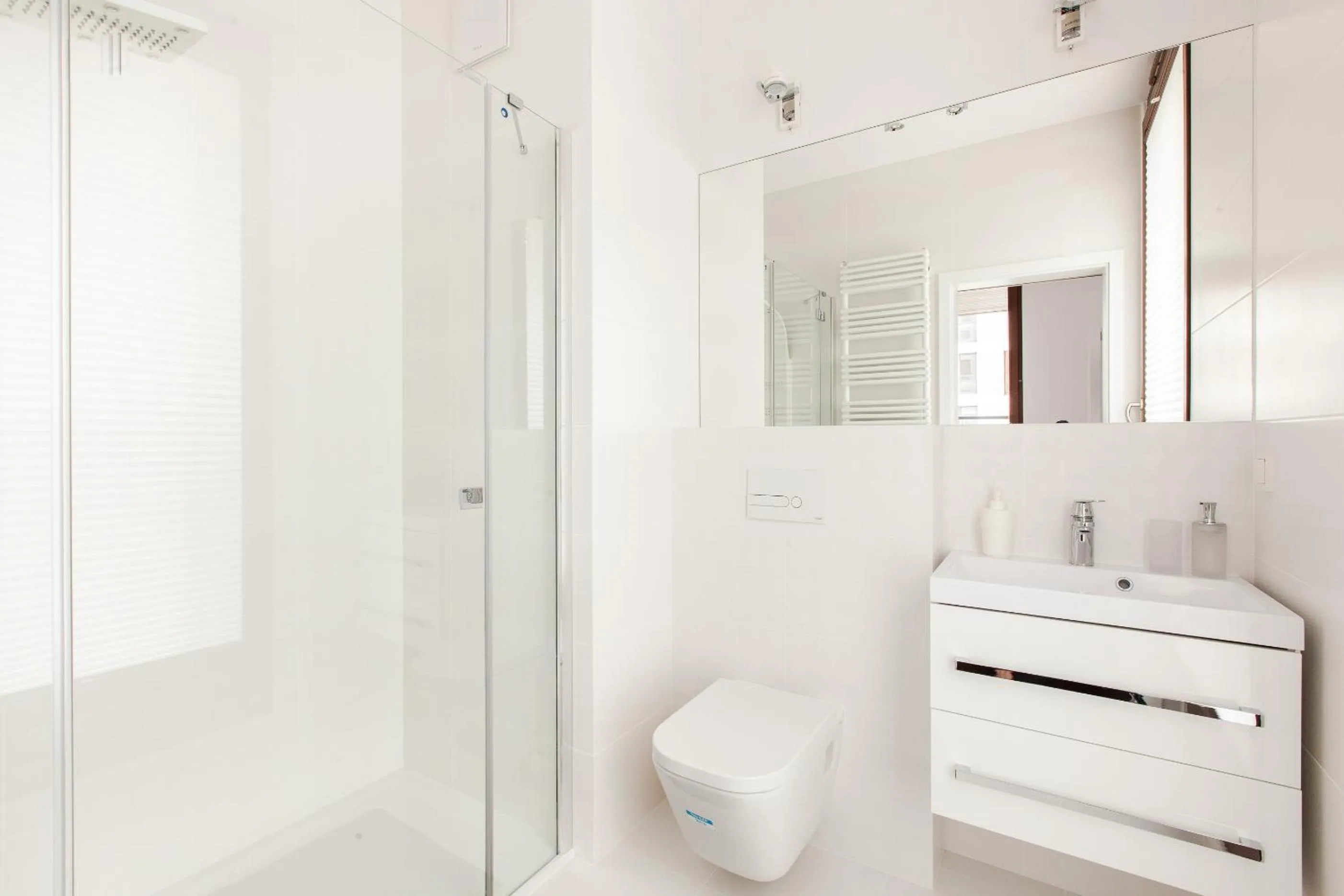 Shower in Warsaw Aparthotel