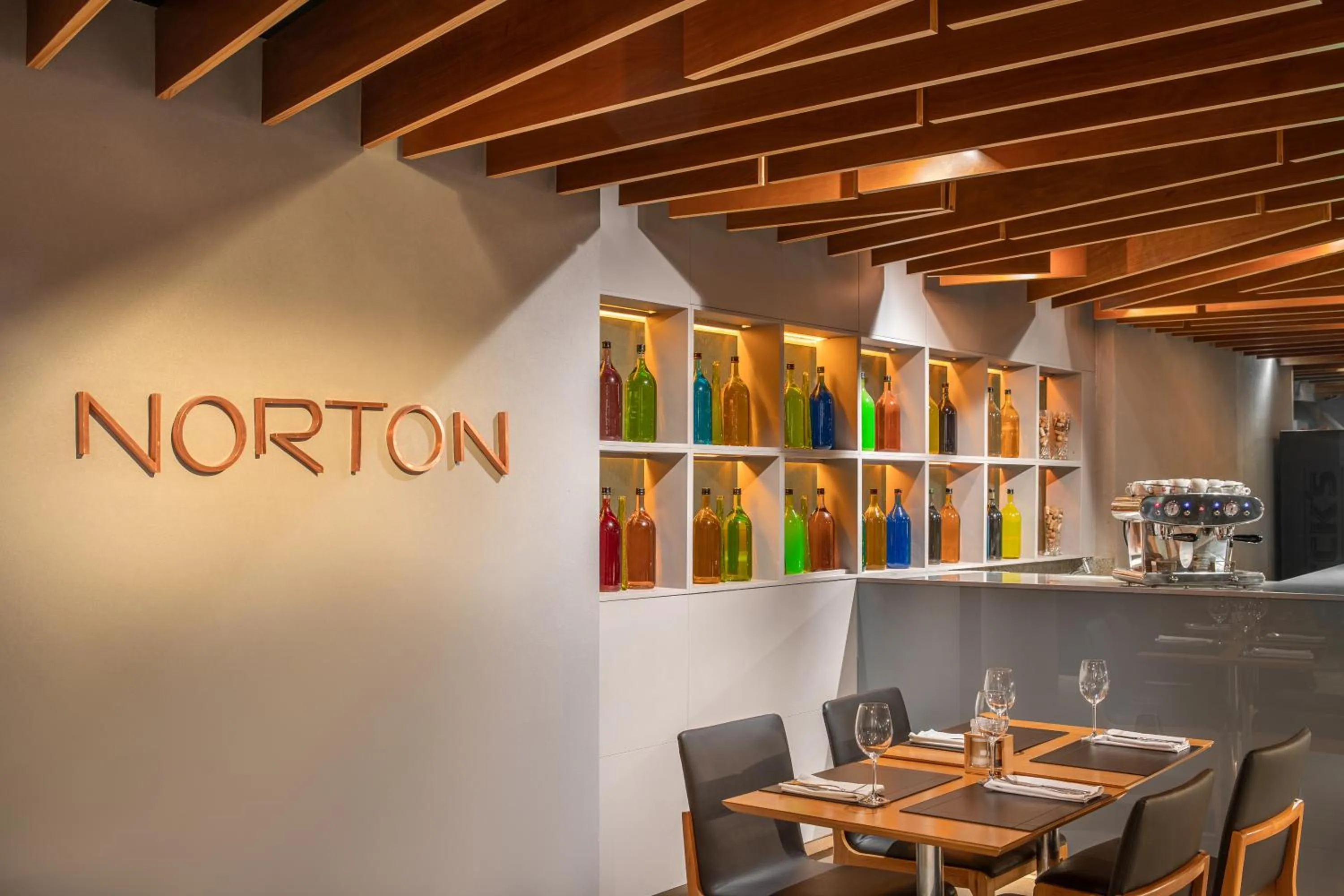 Restaurant/places to eat in Meliá Brasil 21