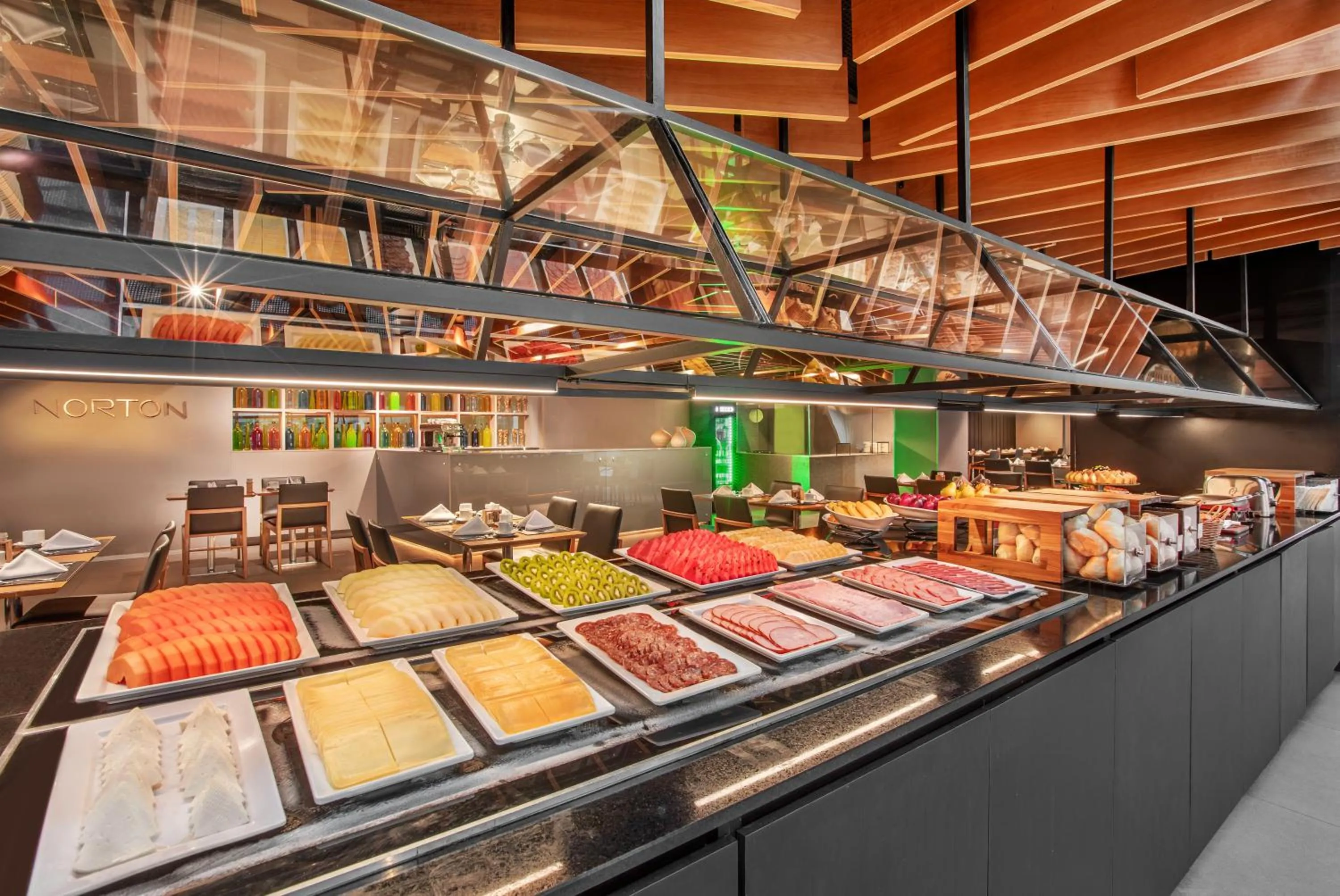 Restaurant/places to eat in Meliá Brasil 21