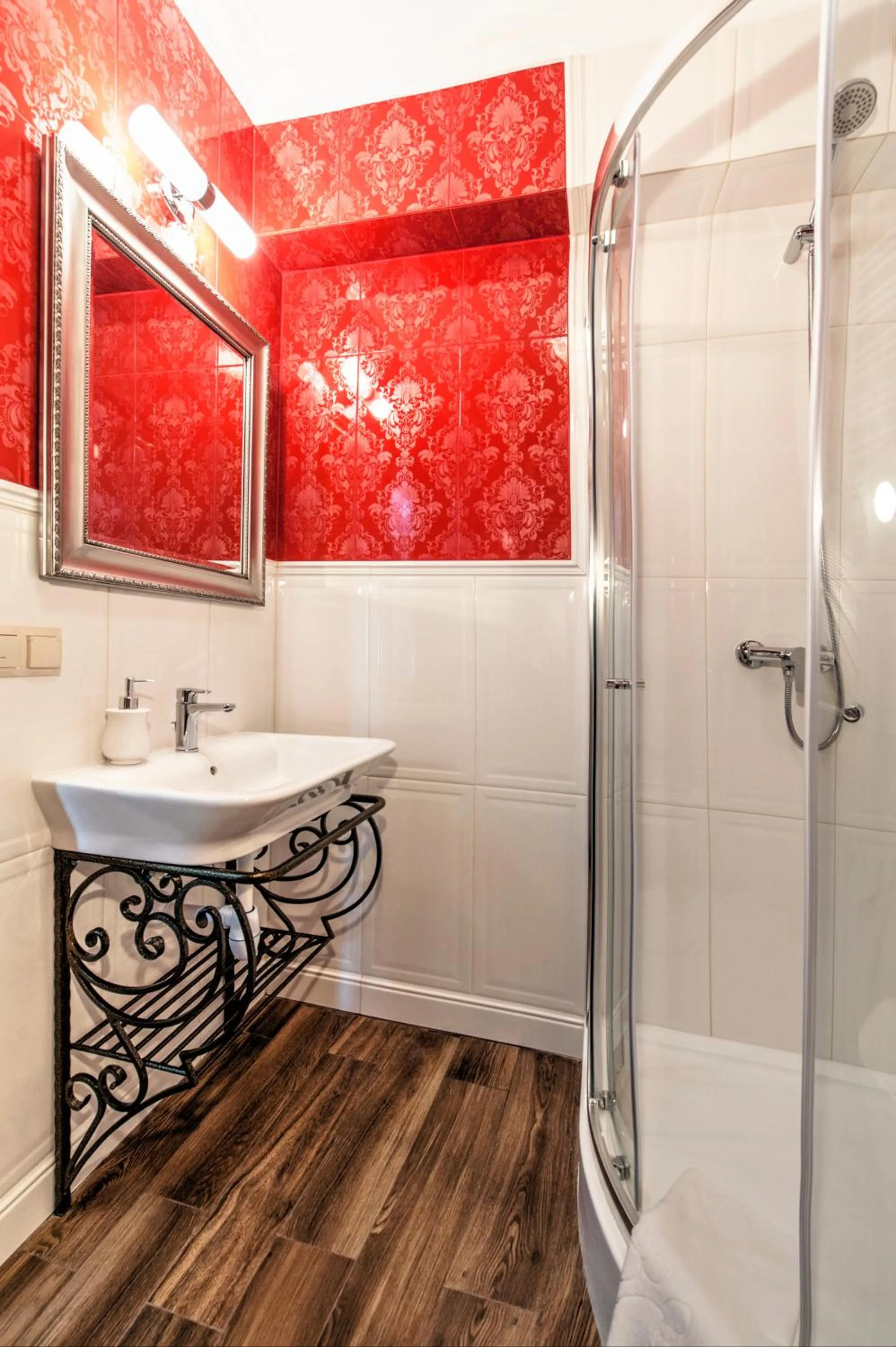 Bathroom in Hotel POD HERBEM -POKOJE OZONOWANE