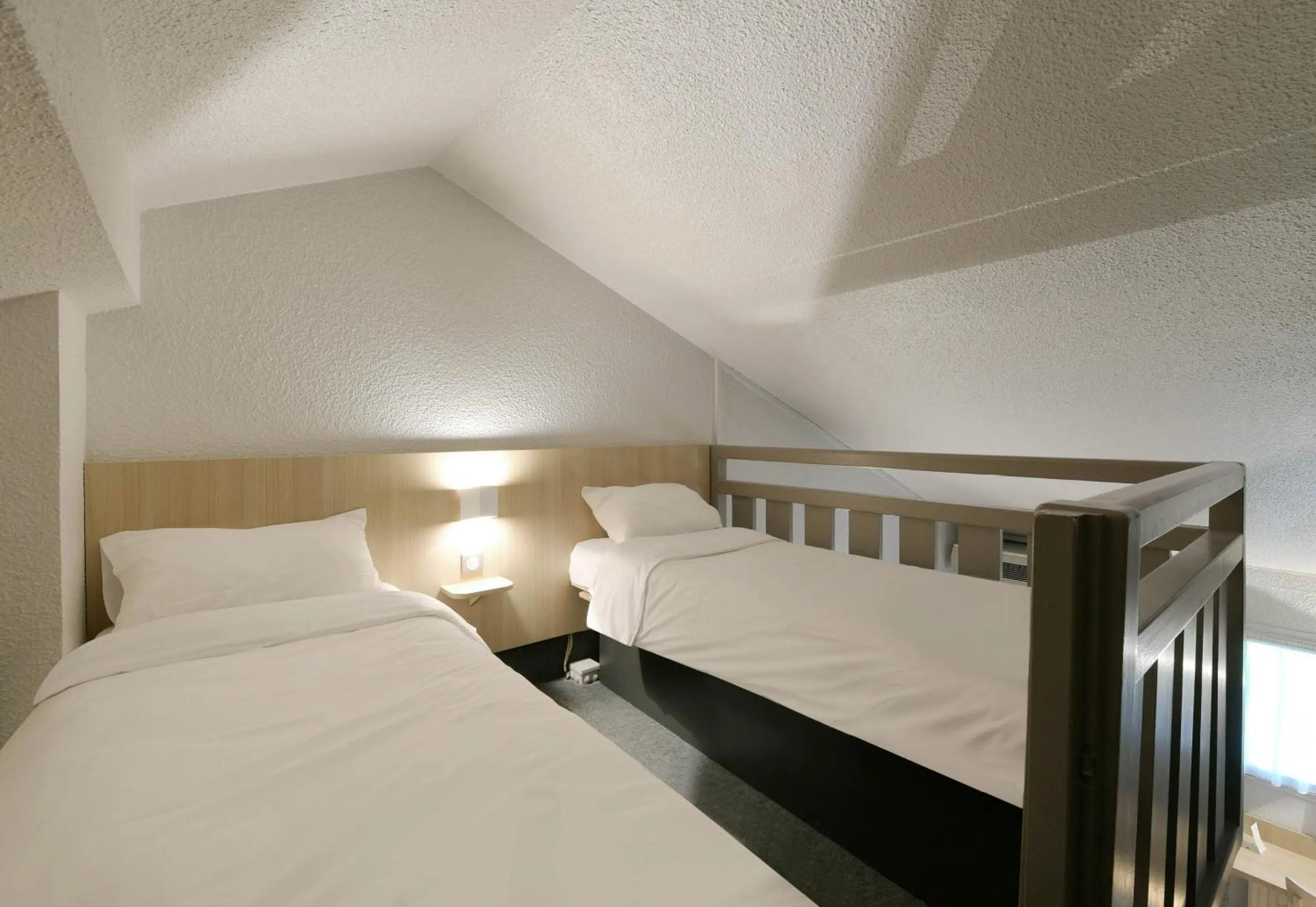 Bedroom, Bed in B&B HOTEL Le Mans Sud