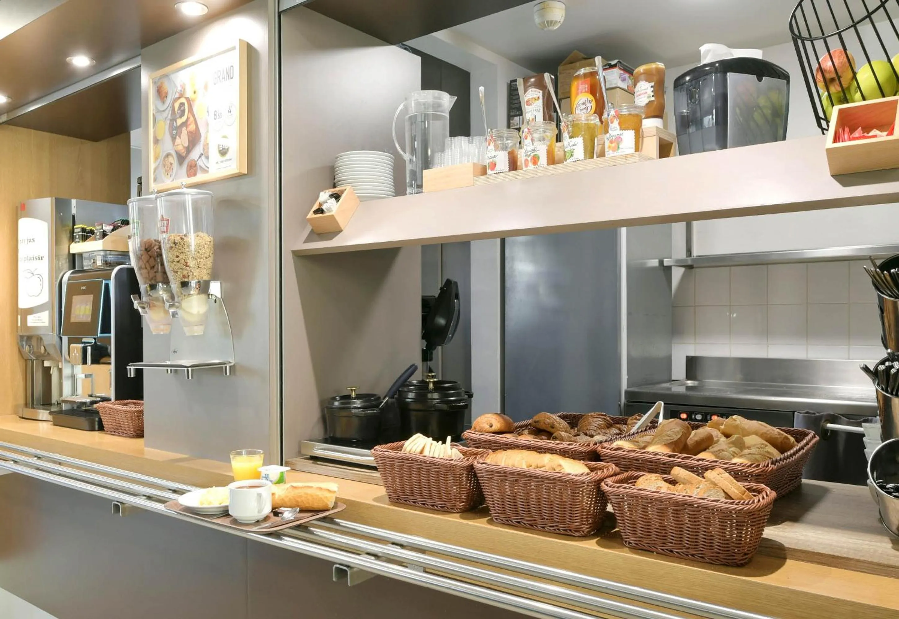 Breakfast in B&B HOTEL Le Mans Sud