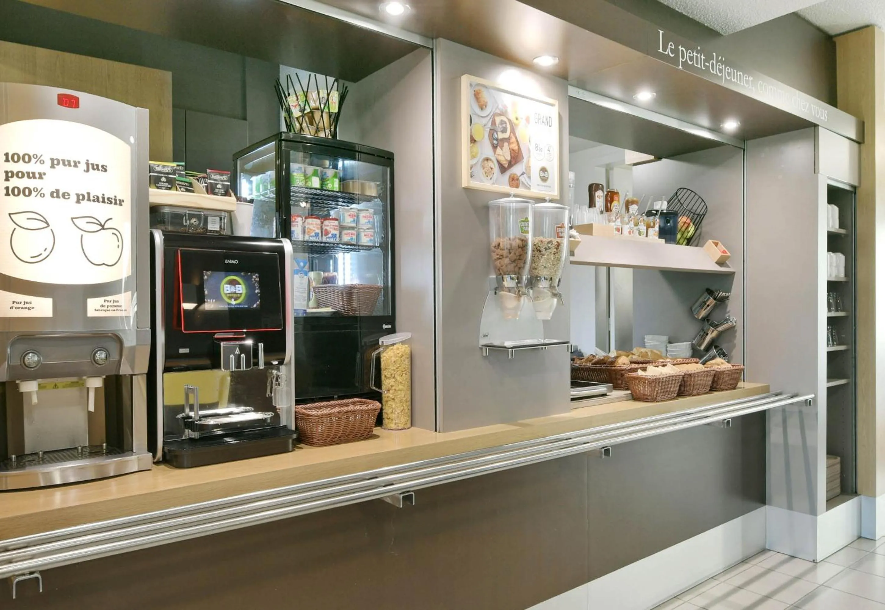 Breakfast in B&B HOTEL Le Mans Sud