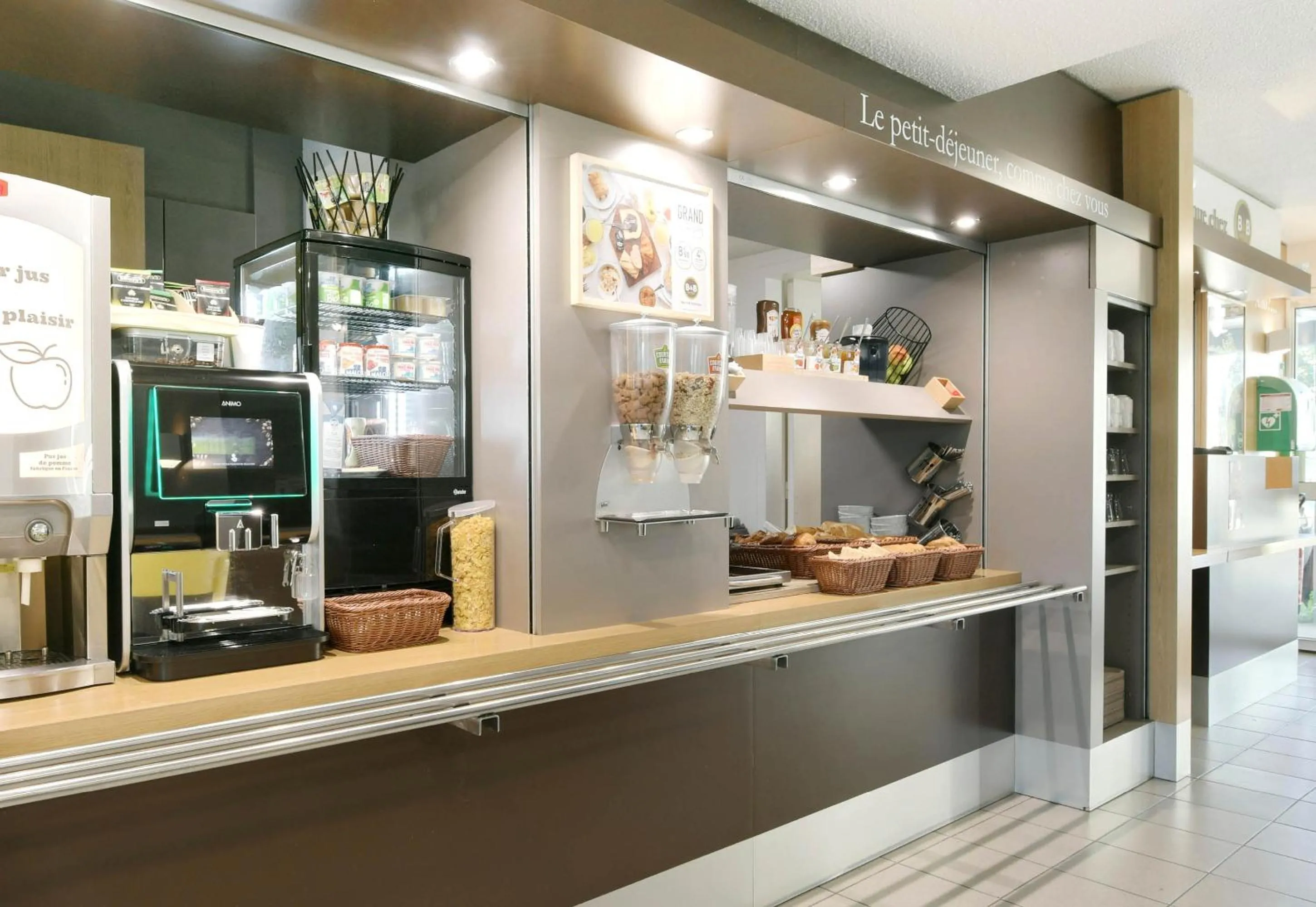 Breakfast in B&B HOTEL Le Mans Sud