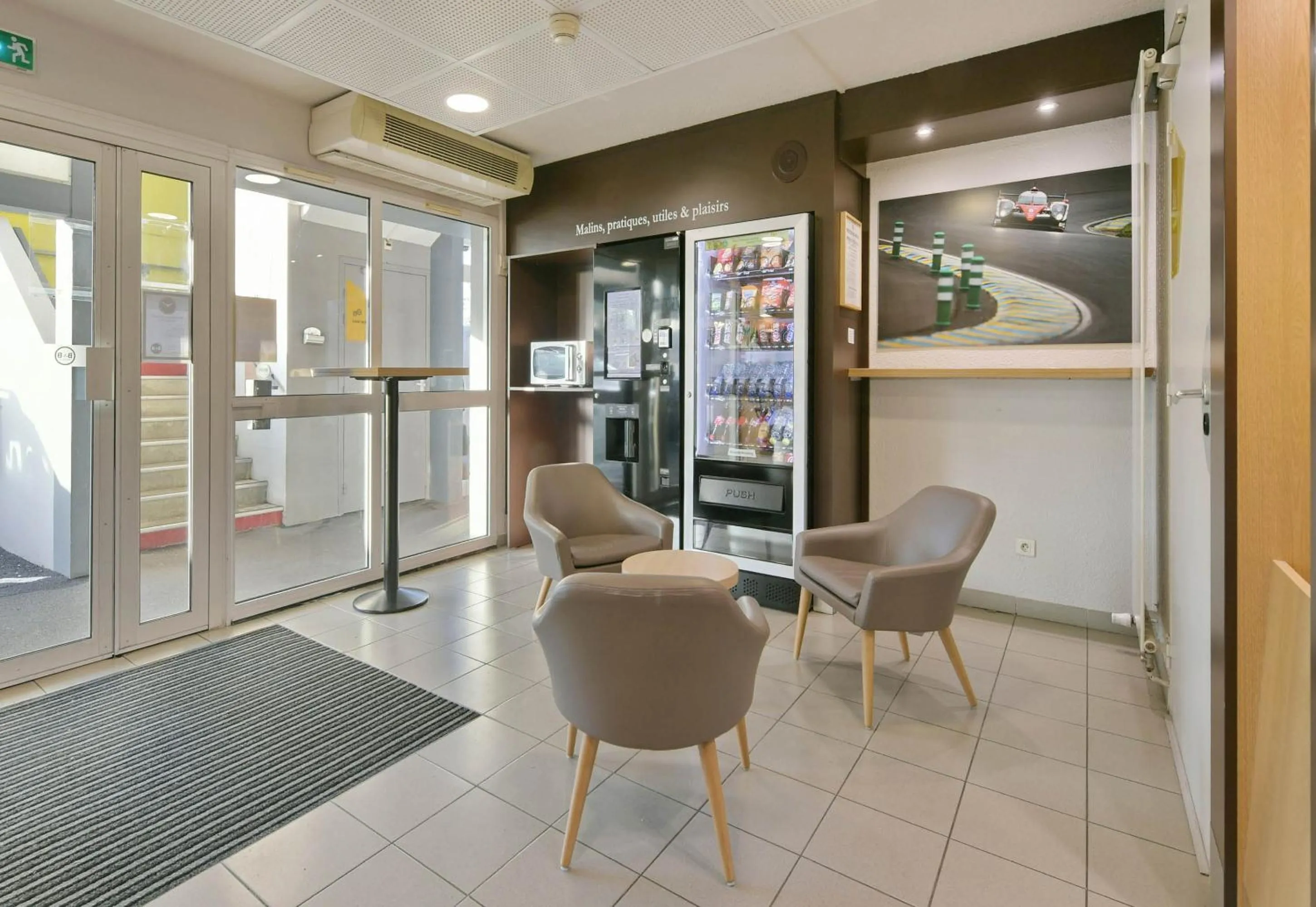 Lobby or reception in B&B HOTEL Le Mans Sud