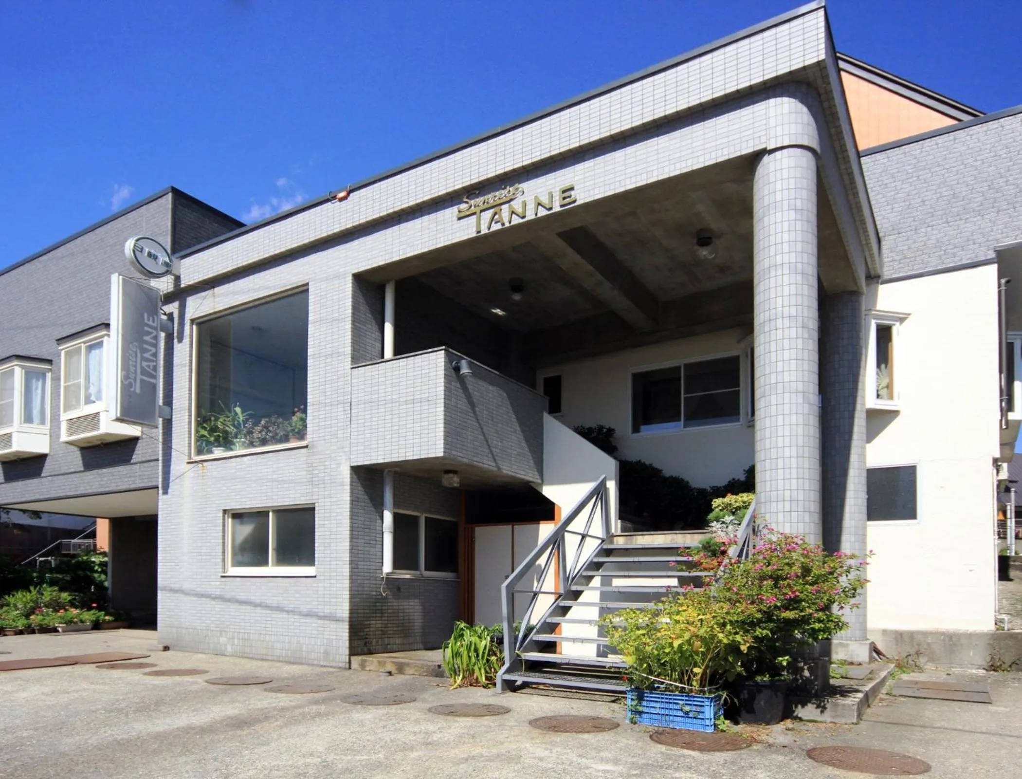 Facade/entrance in Hakuba Tsugaike Sunrise Tanne