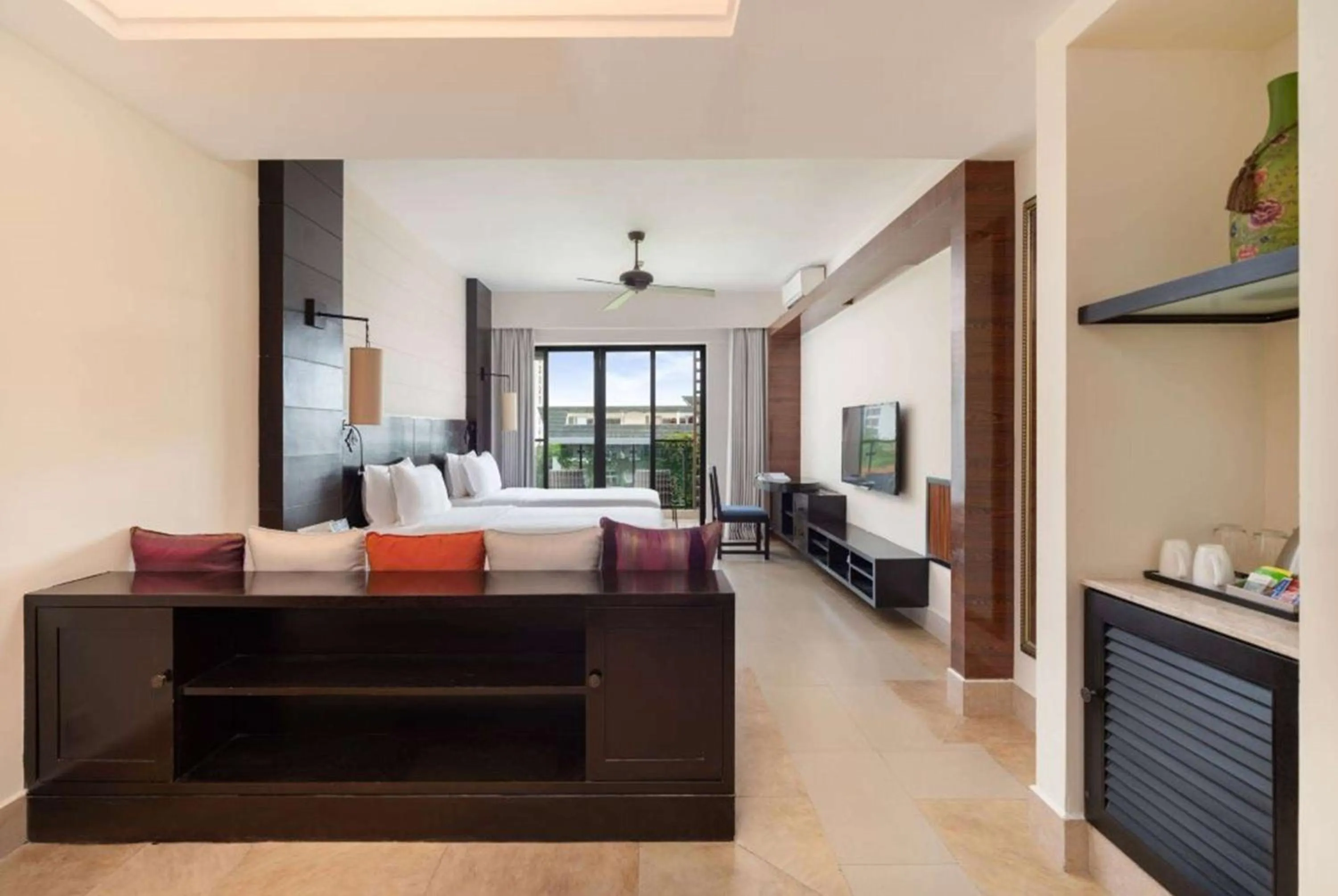 Photo of the whole room, Bed in Ramada Plaza by Wyndham Sanya Bay