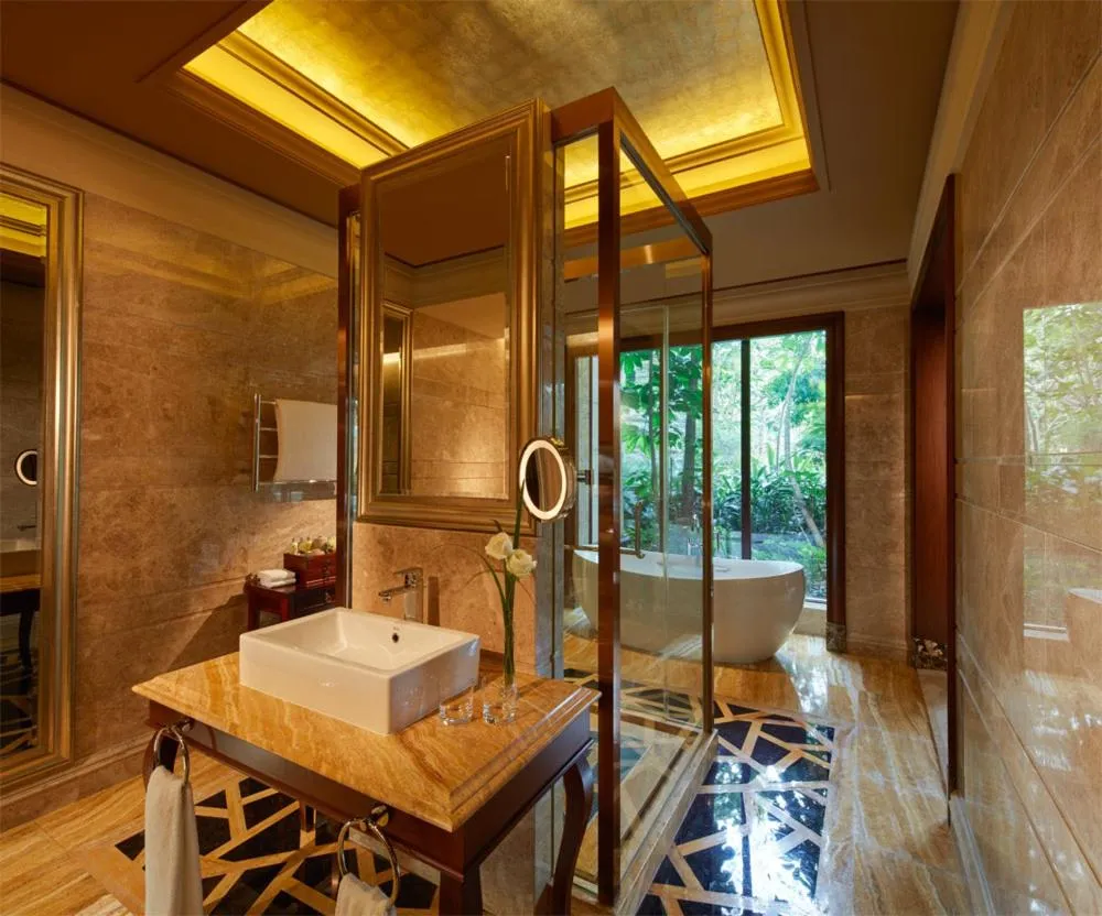 Bathroom, Bed in Imperial Springs