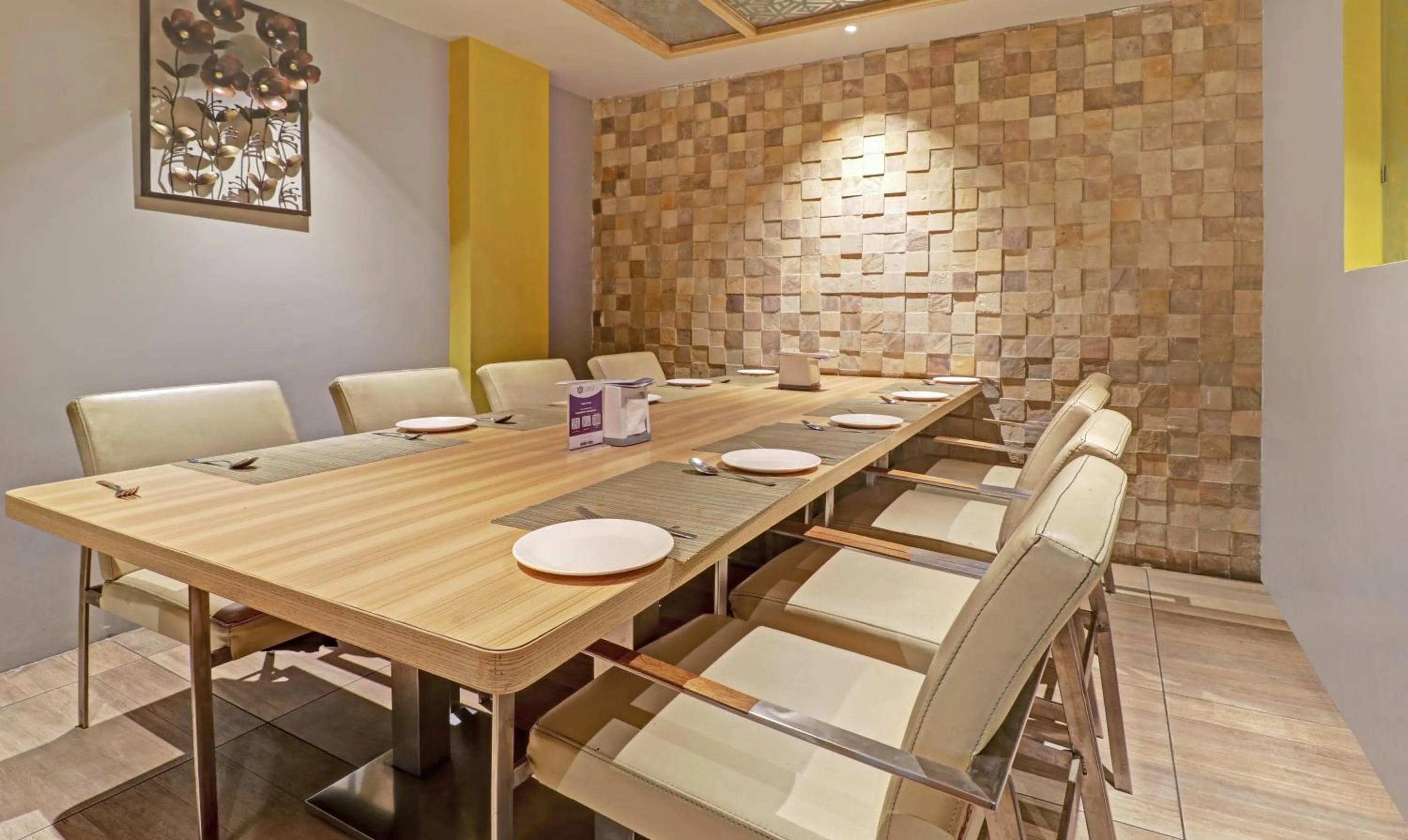 Restaurant/places to eat in Hotel Park N