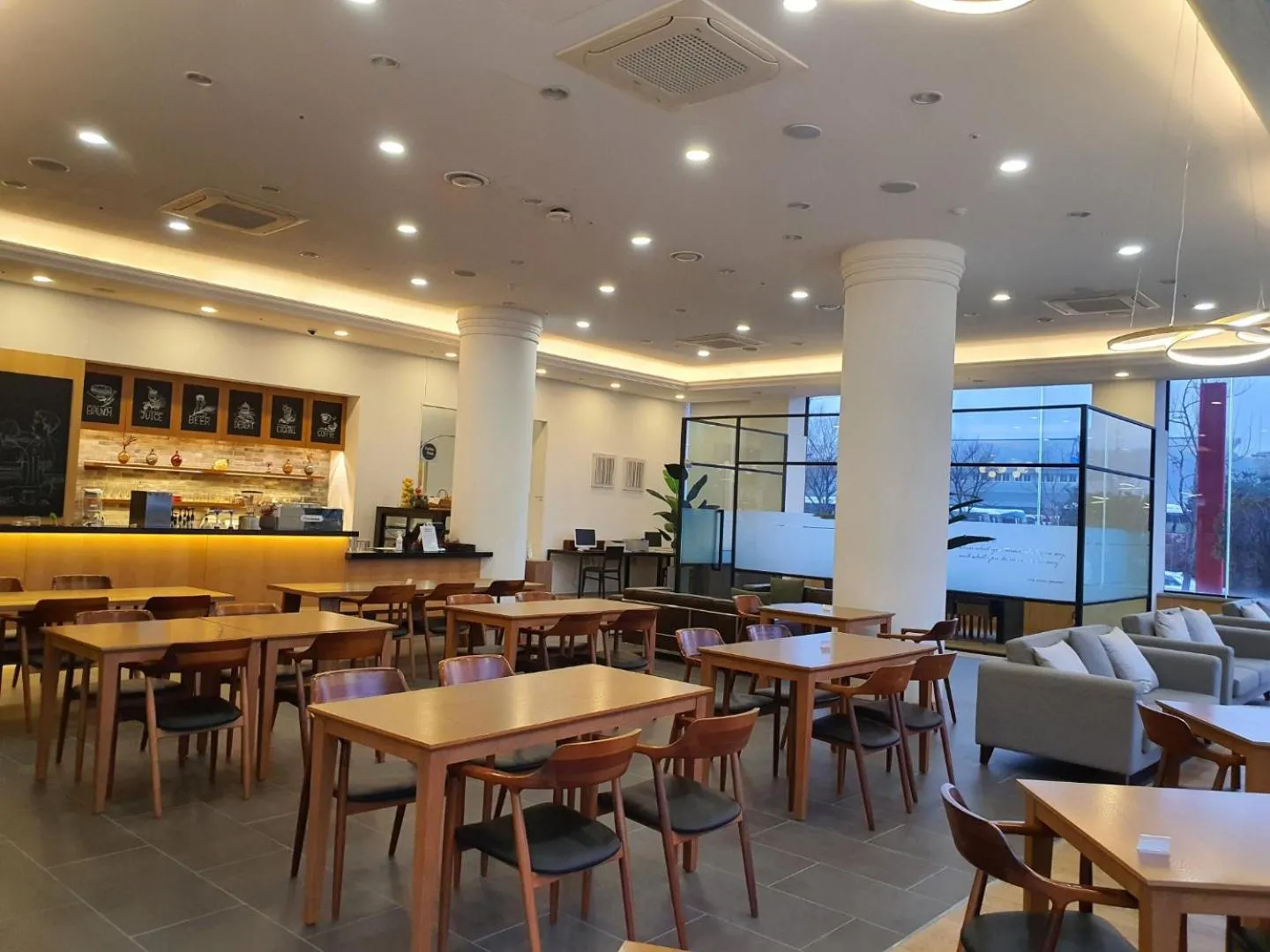 Restaurant/places to eat in Crown Hotel Changwon