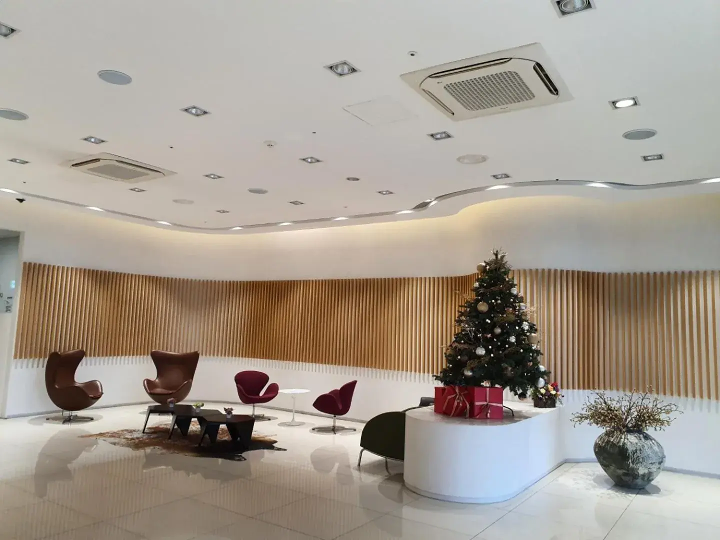 Lobby or reception in Crown Hotel Changwon Lobby or reception in Crown Hotel Changwon