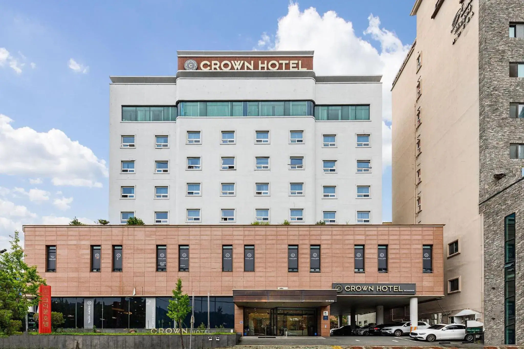 Property building in Crown Hotel Changwon Property building in Crown Hotel Changwon