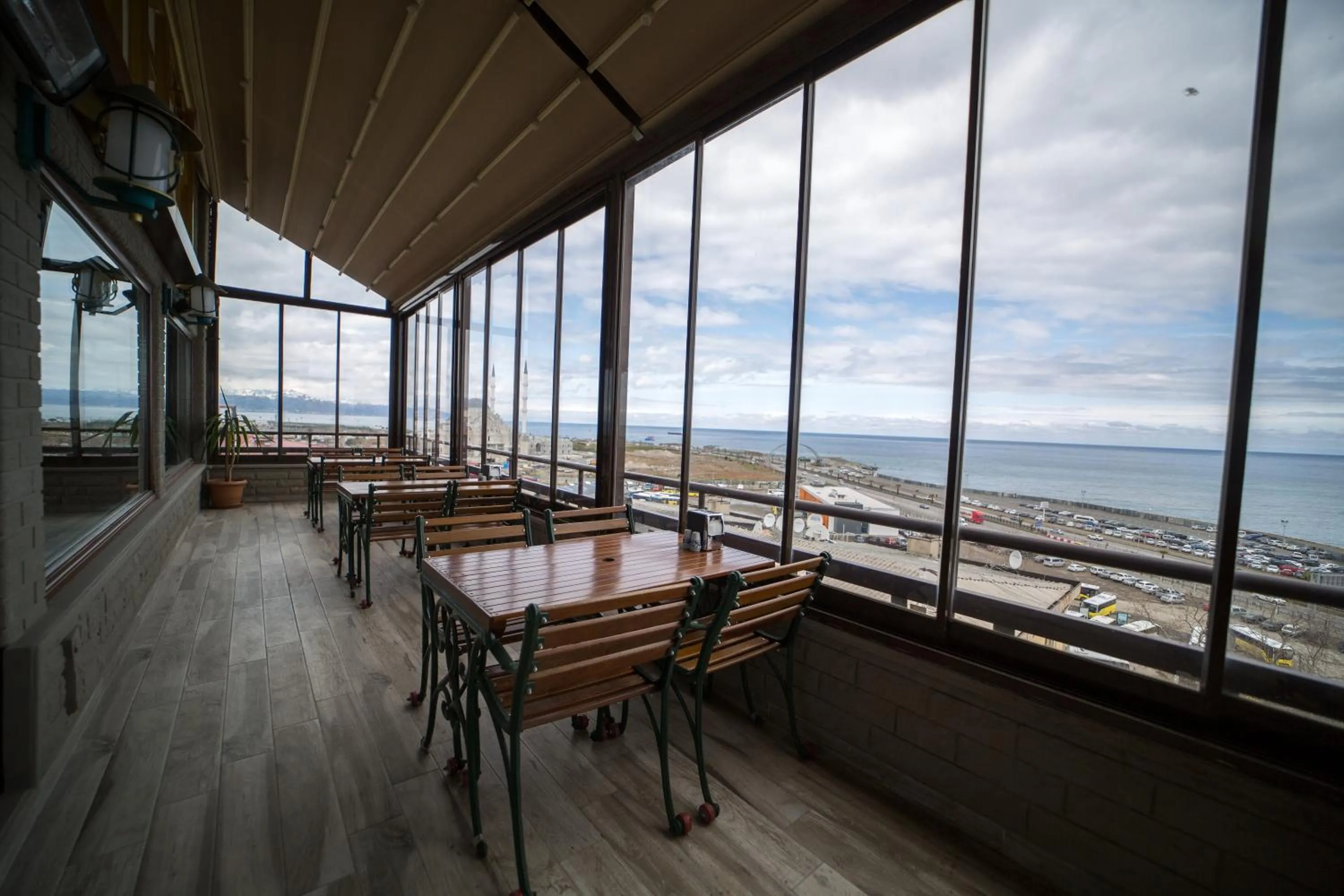 Restaurant/places to eat in Funda Hotel