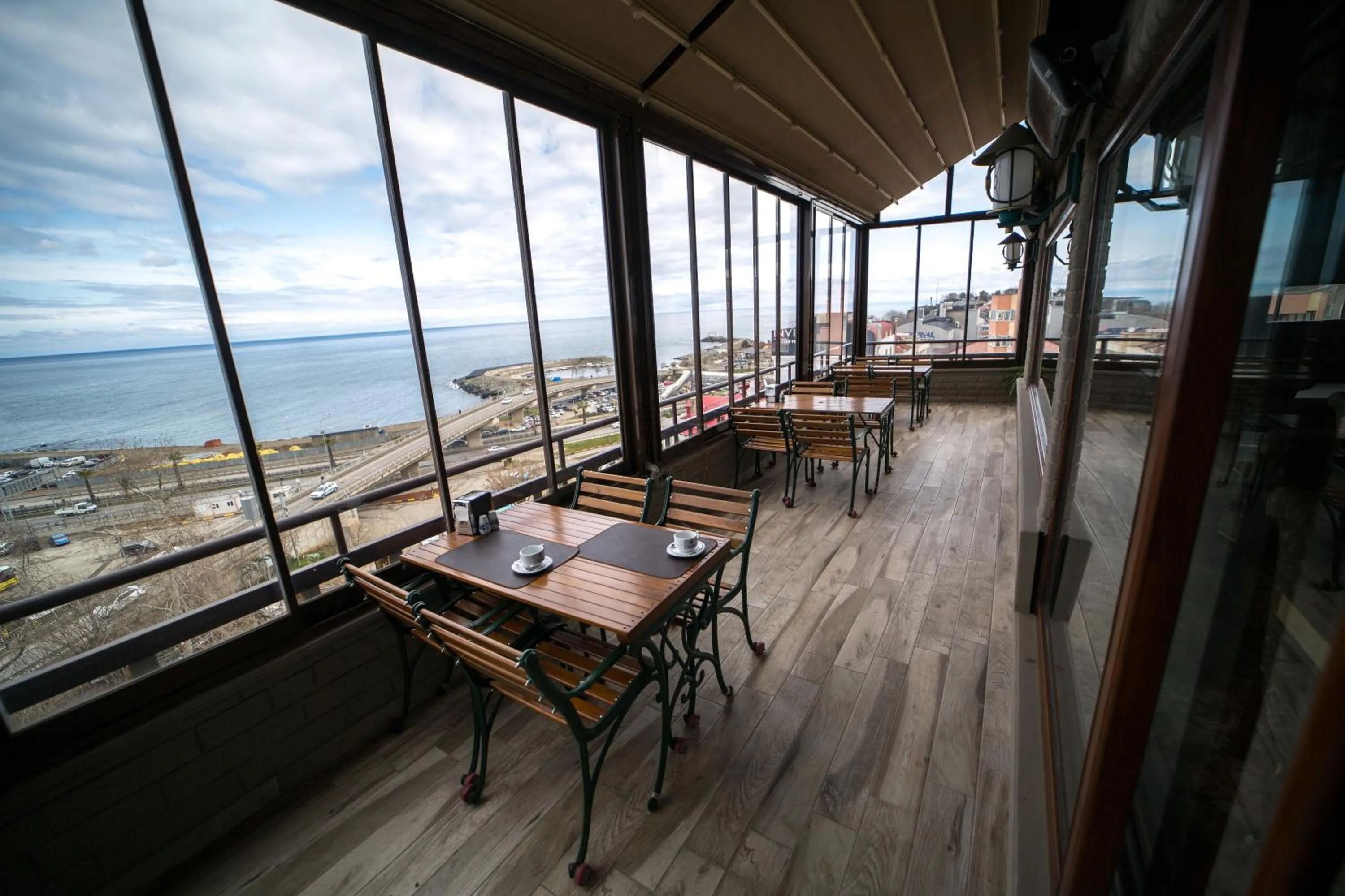 Restaurant/places to eat in Funda Hotel