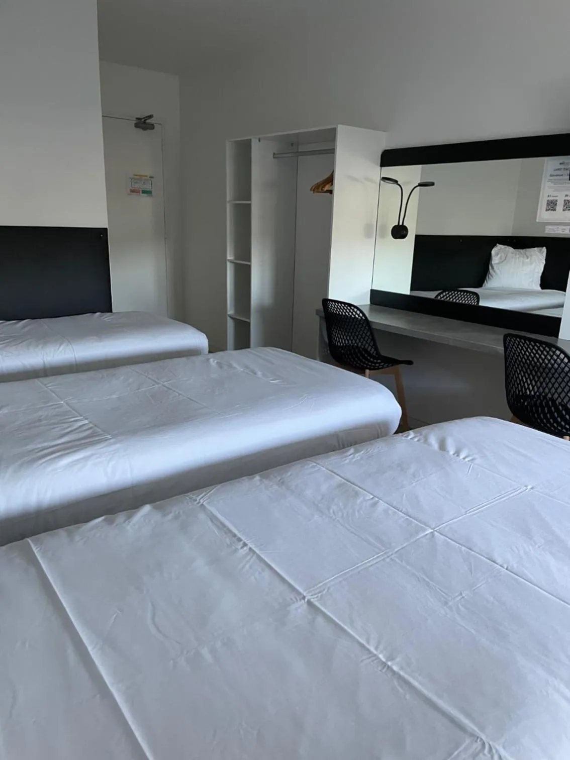 Property building, Bed in Brit Hotel Cherbourg