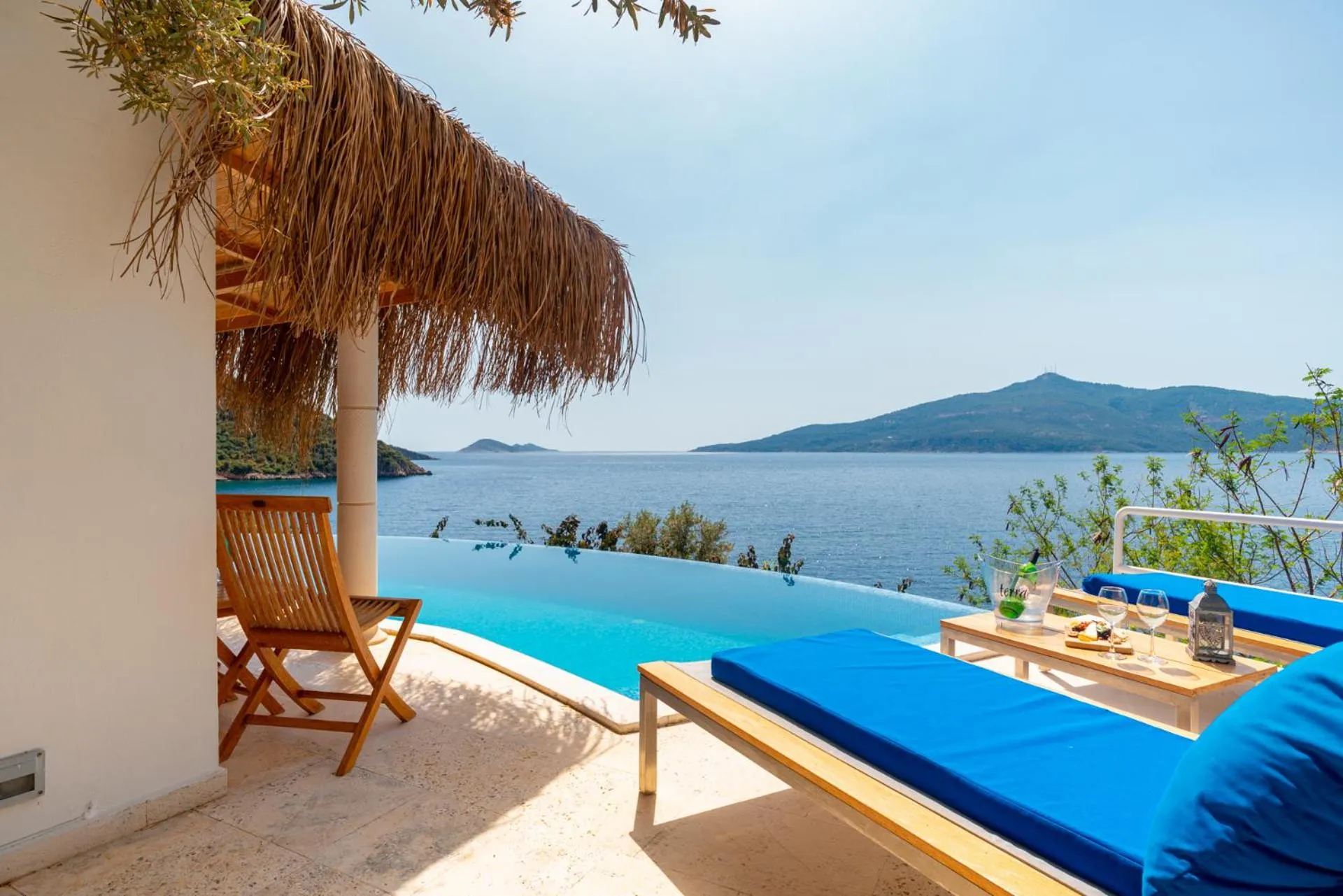 Swimming pool in Hotel Villa Mahal