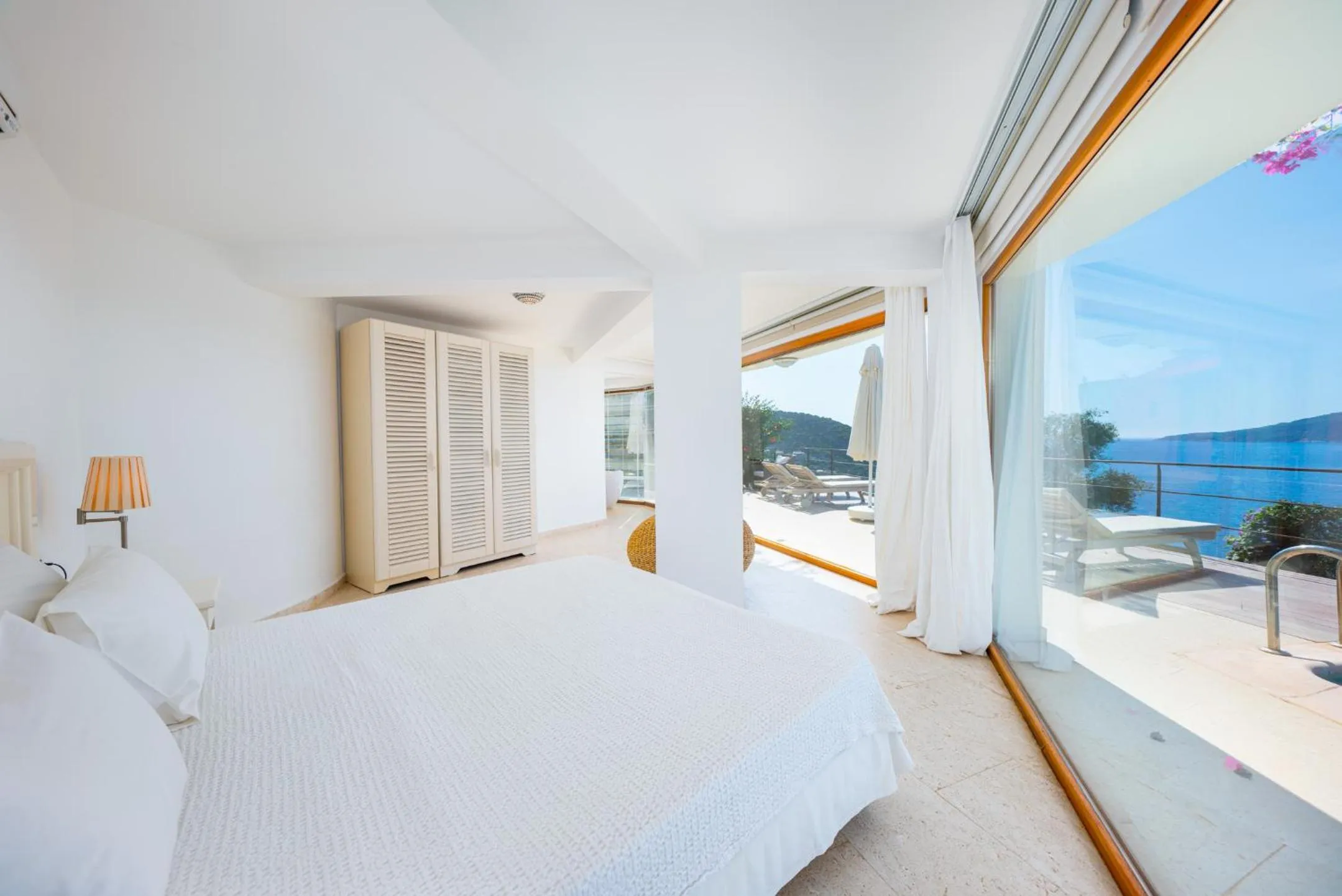 Bed in Hotel Villa Mahal