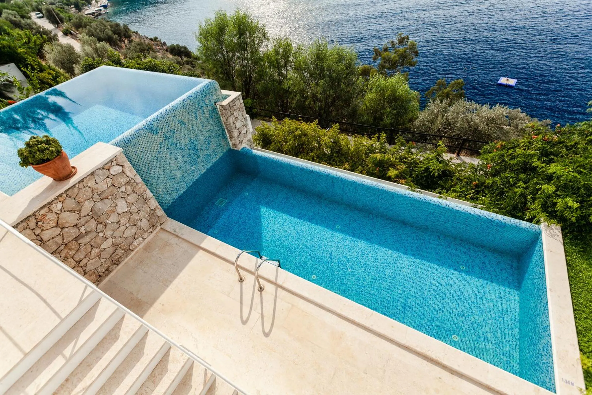 Swimming pool in Hotel Villa Mahal