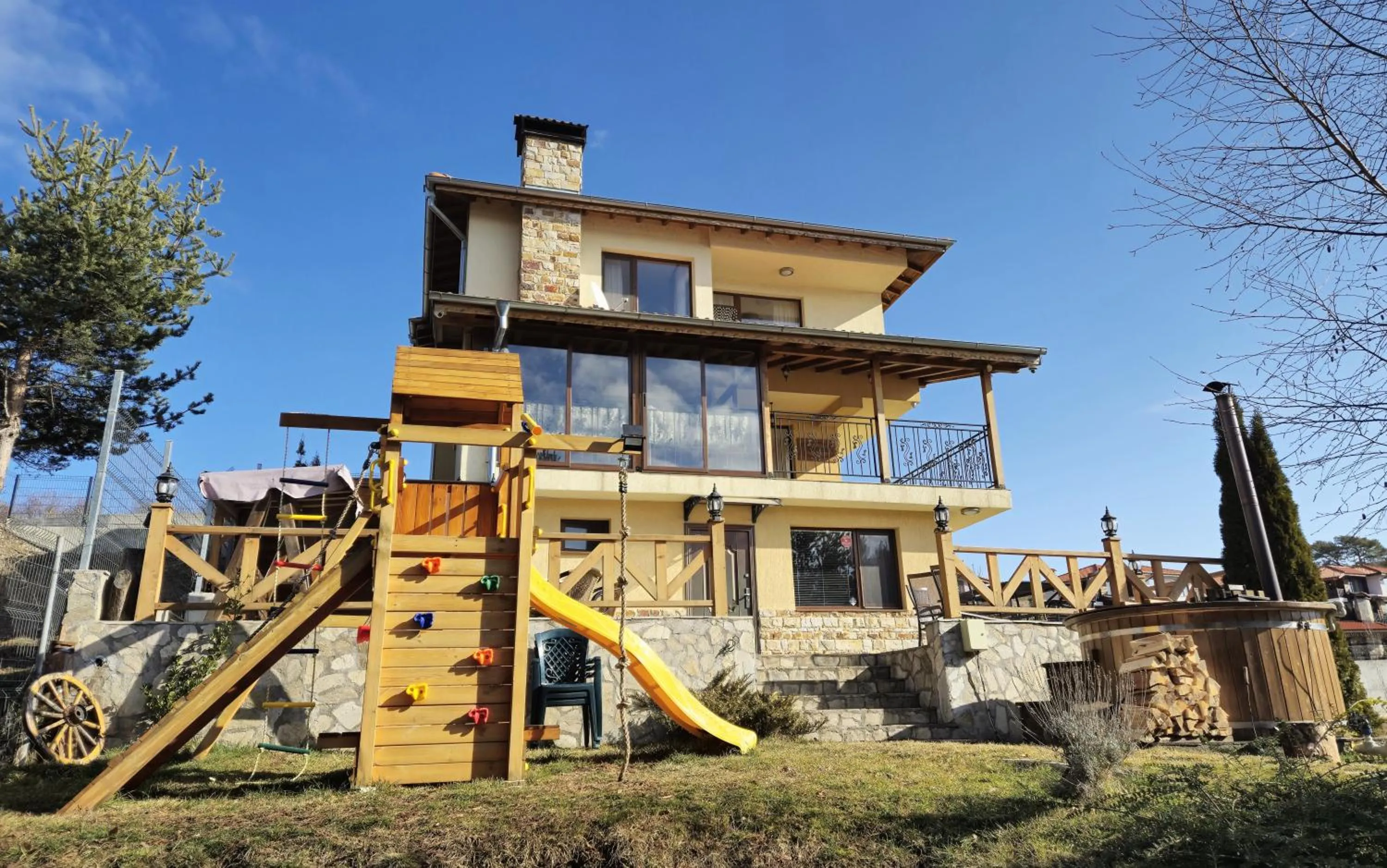 Divna Forest & Lake House