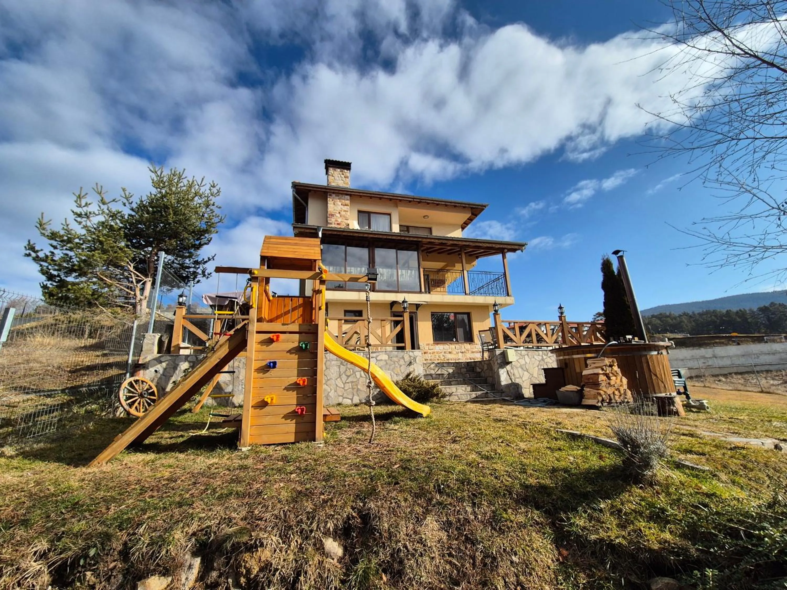 Divna Forest & Lake House