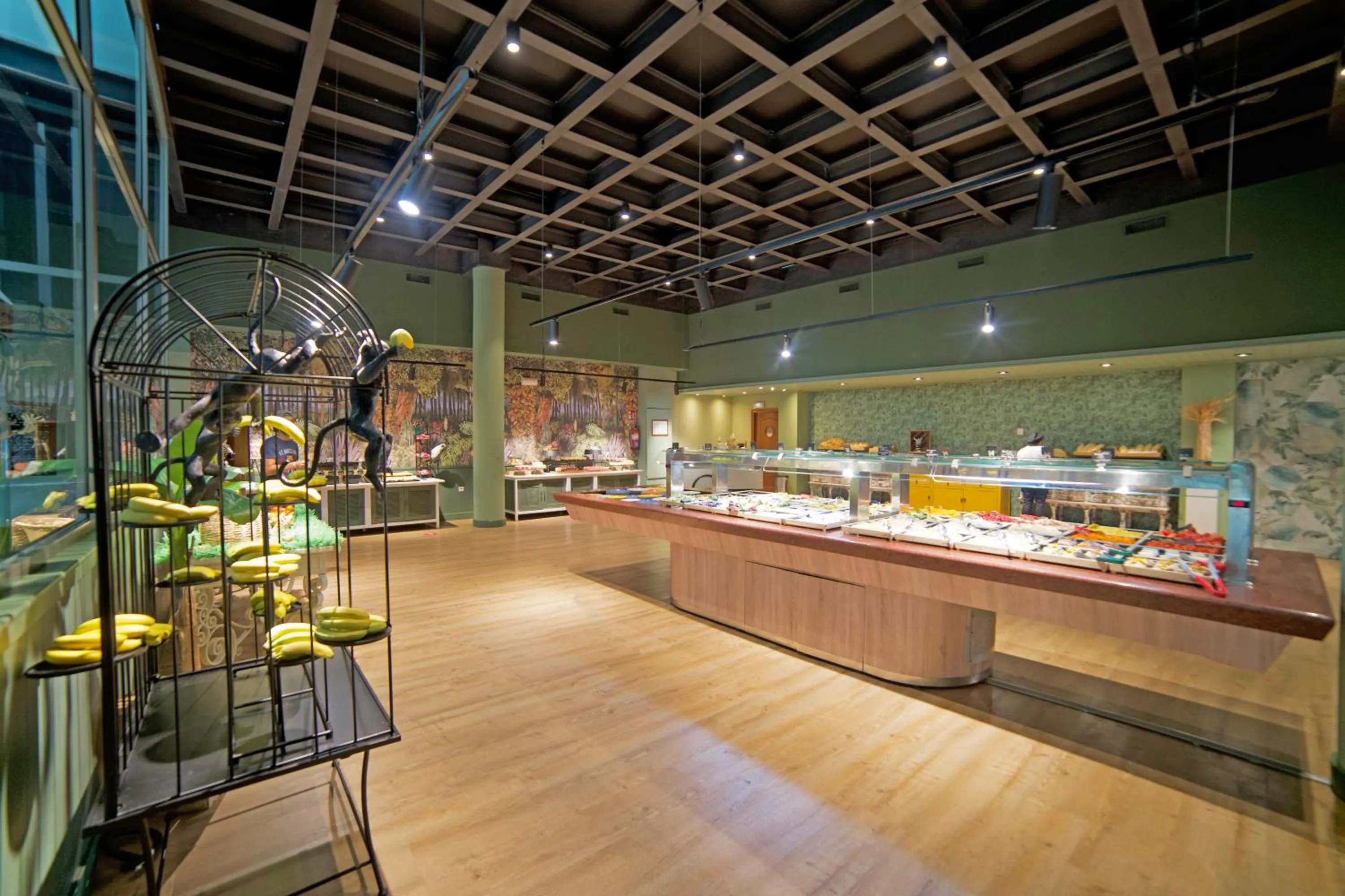 Food and drinks in Holiday World Resort