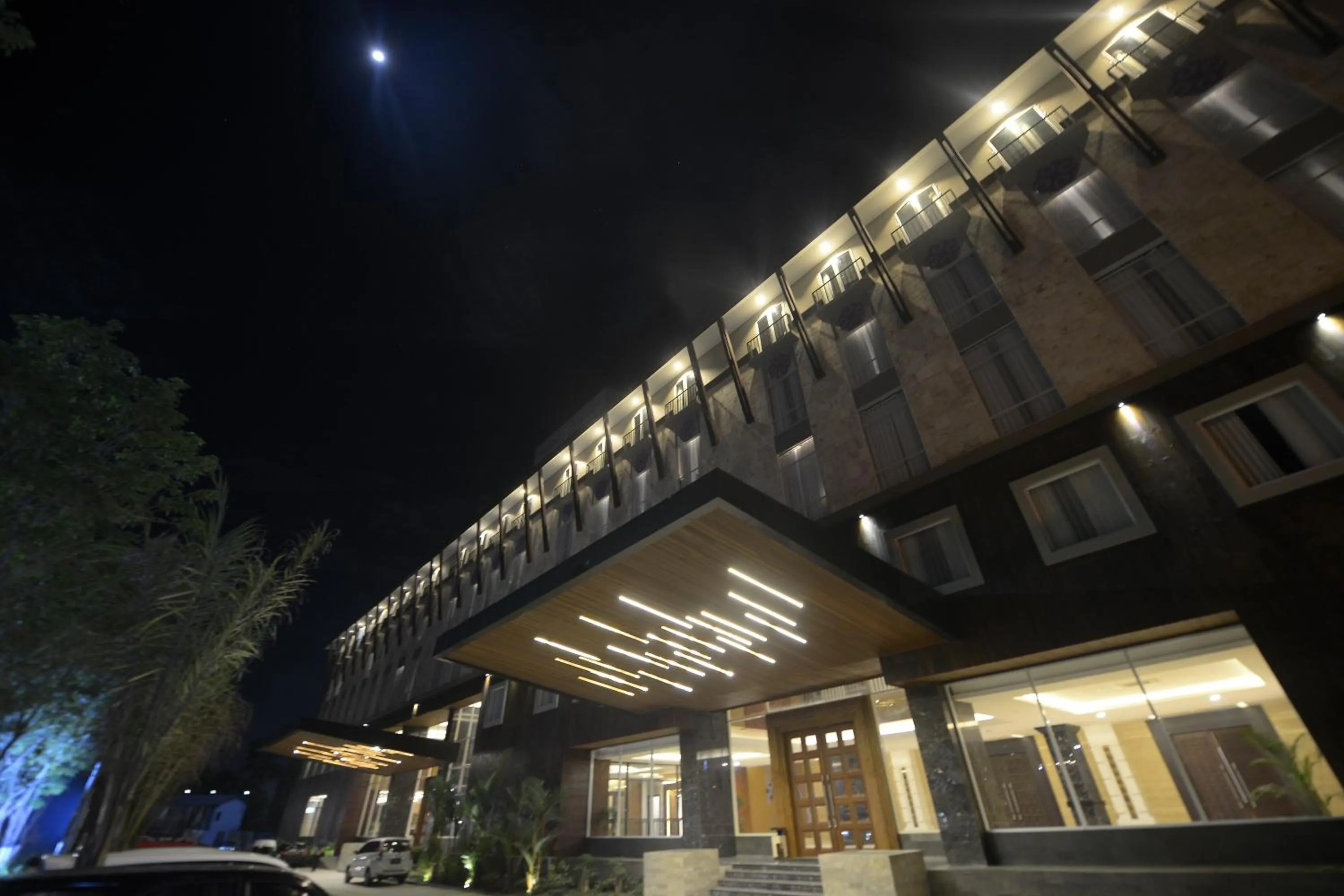 Facade/entrance in Grand Tjokro Hotel Balikpapan