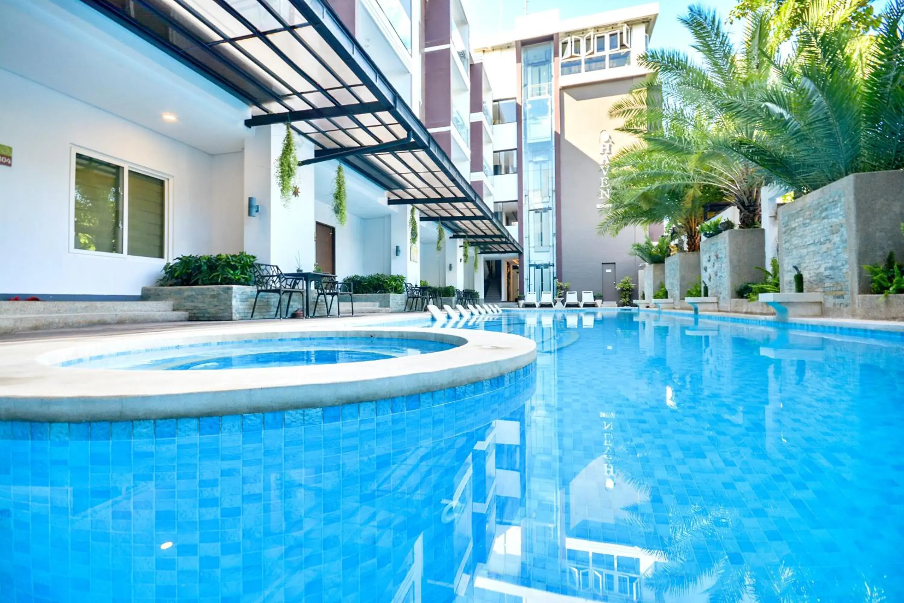 Swimming pool in Boracay Haven Suites Swimming pool in Boracay Haven Suites